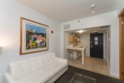 image-housing-carousel