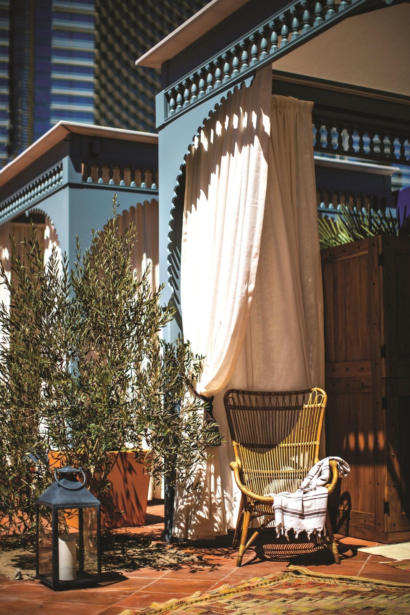 image-housing-carousel