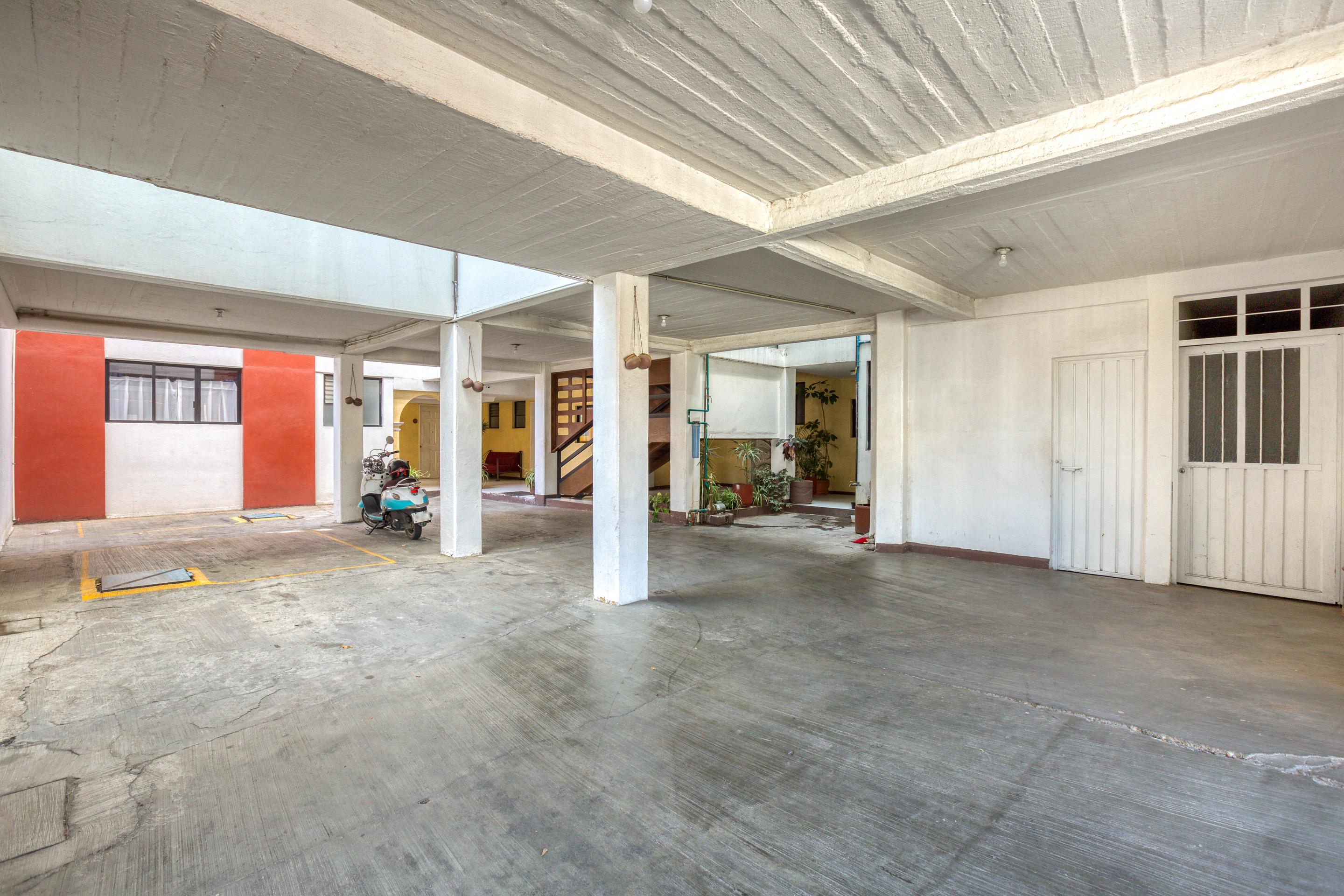 image-housing-carousel