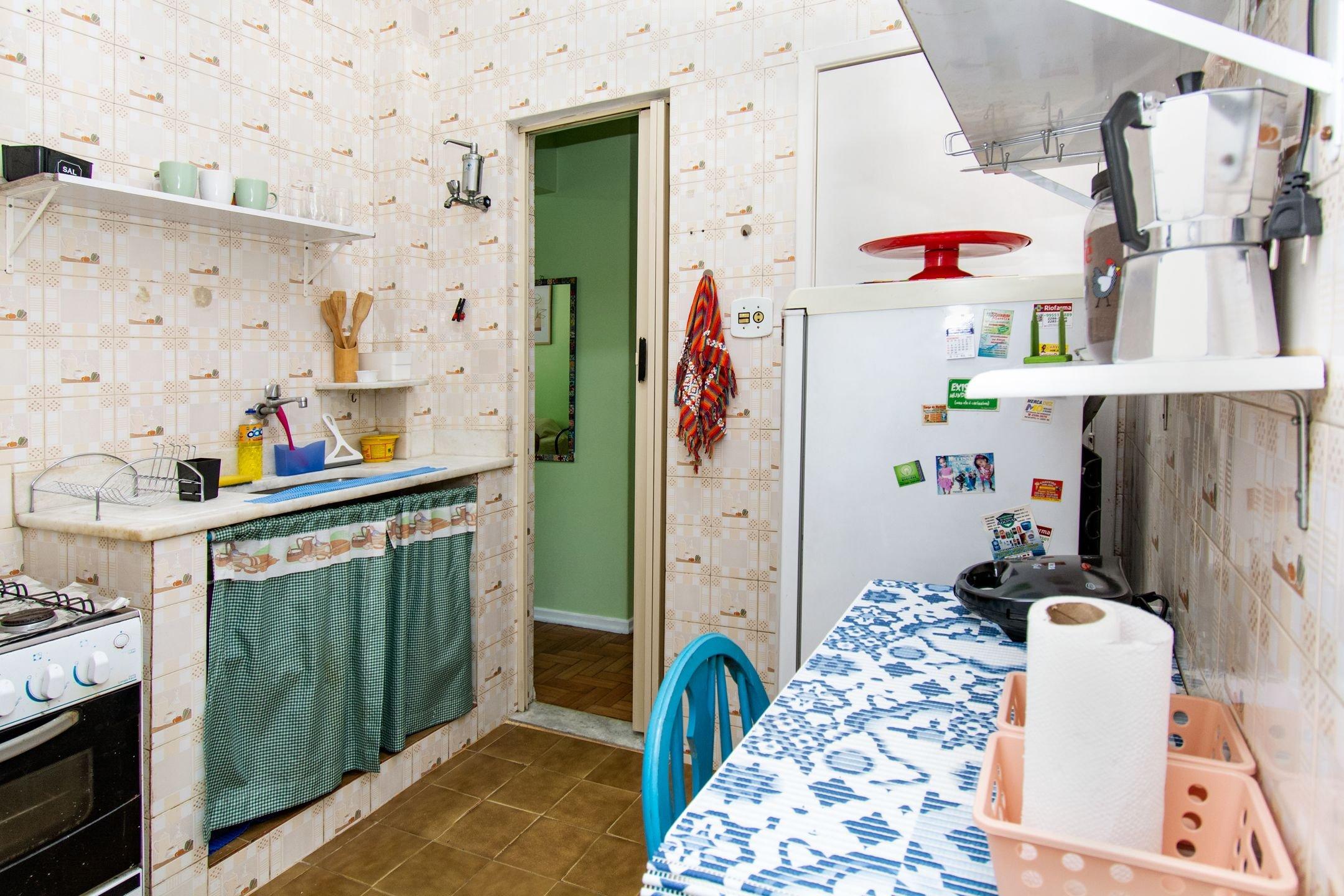 image-housing-carousel