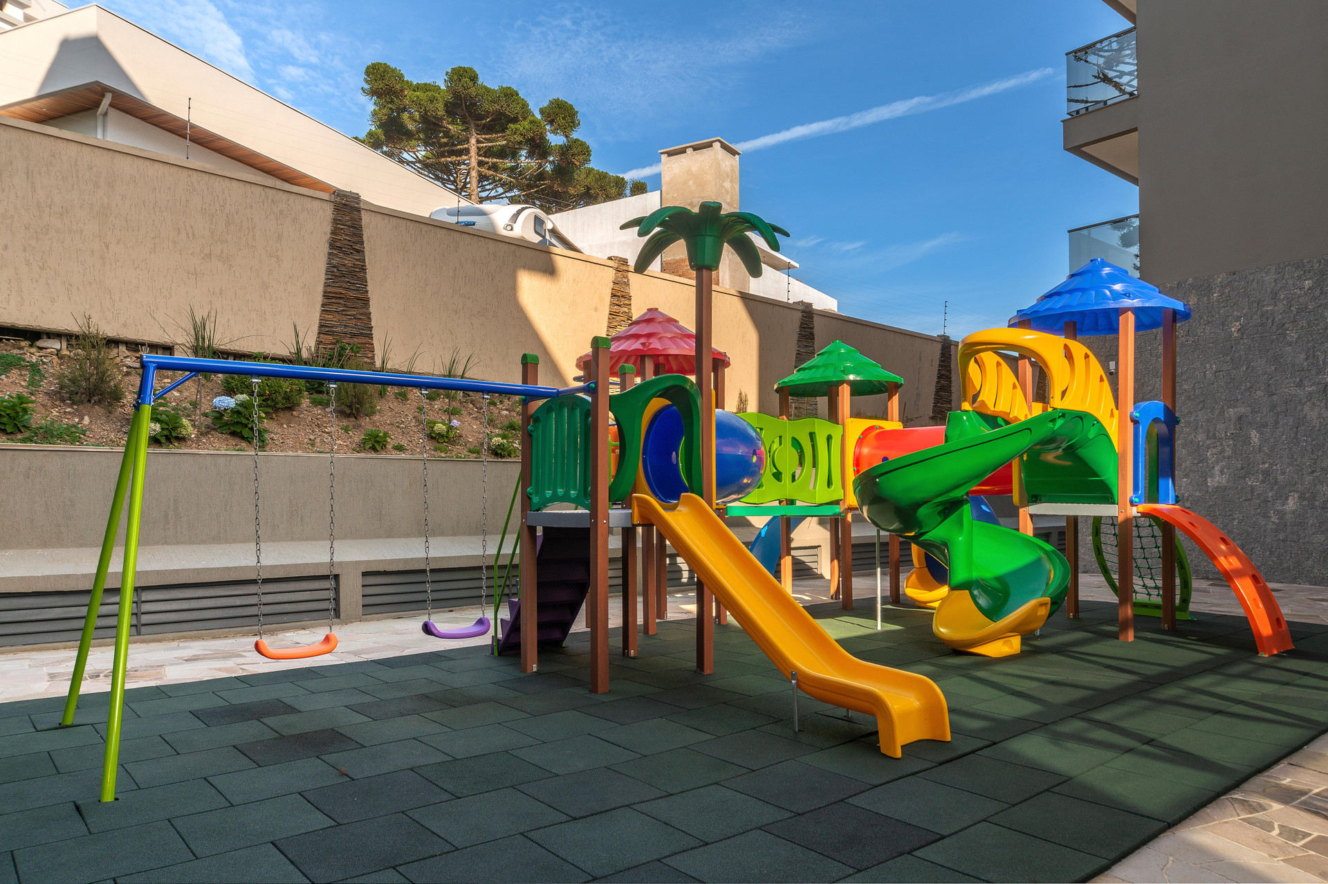 image-housing-carousel
