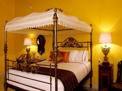 image-housing-carousel