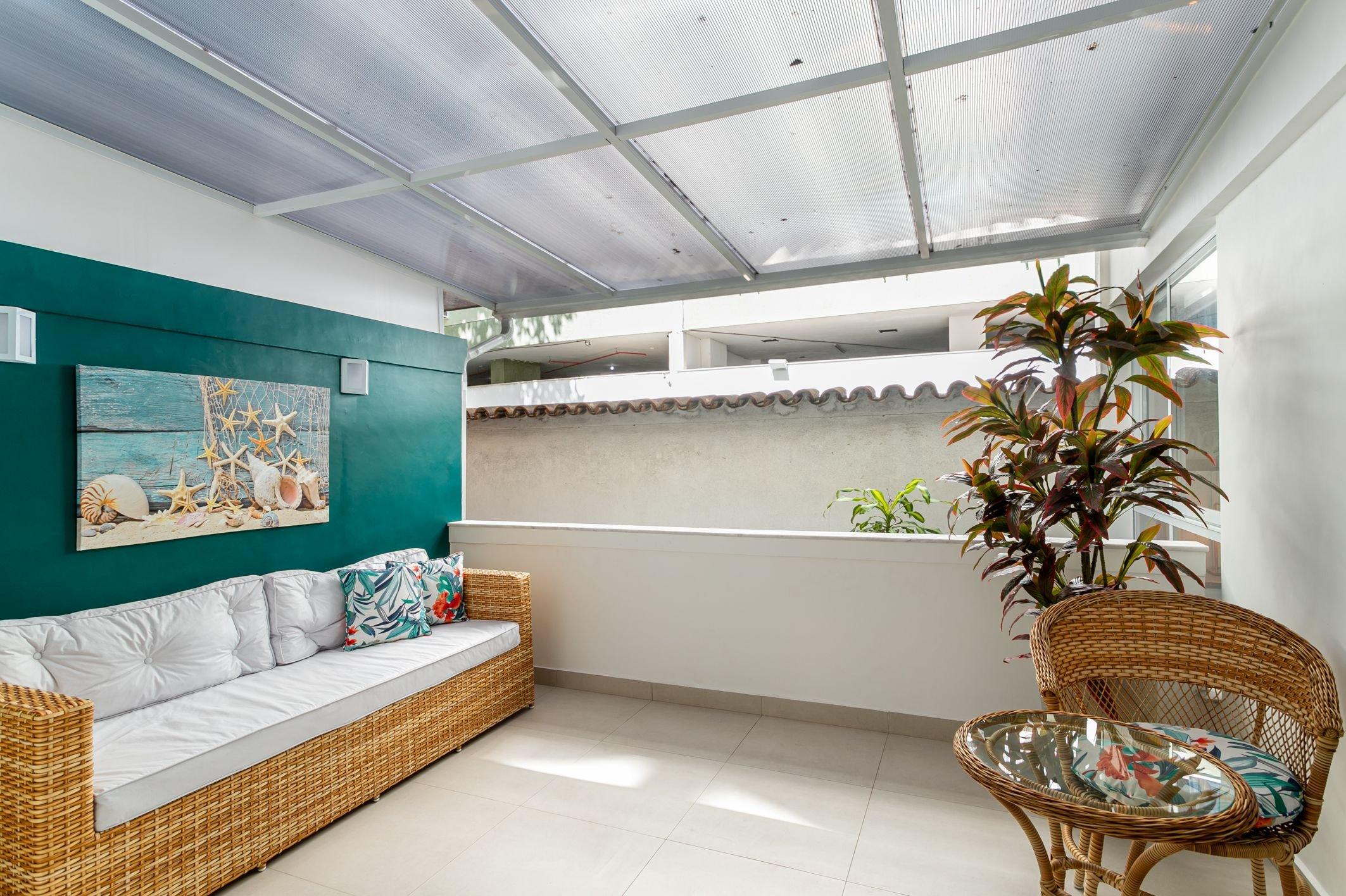 image-housing-carousel