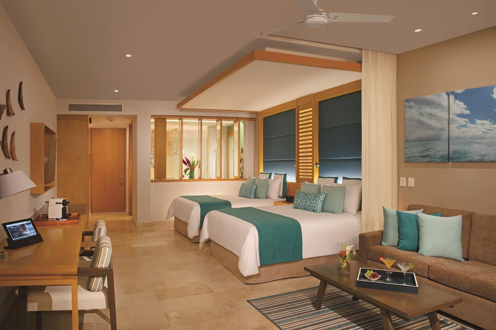 Junior Suite Ocean View - Two Queen Beds