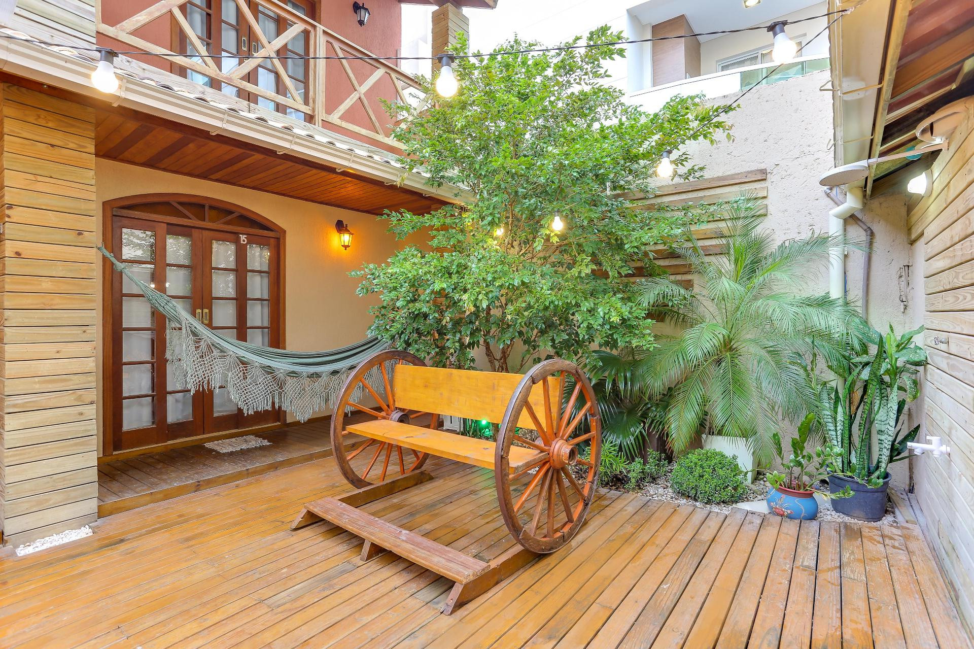 image-housing-carousel