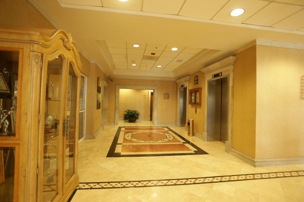 image-housing-carousel