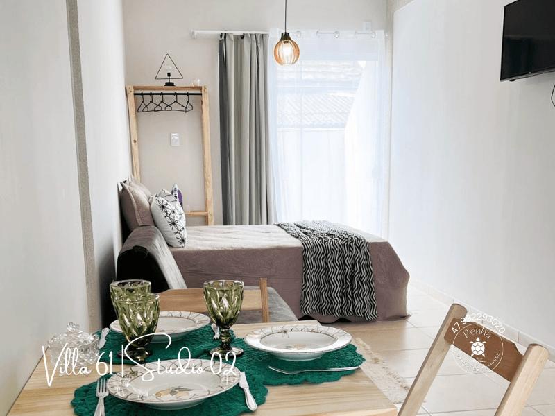 image-housing-carousel