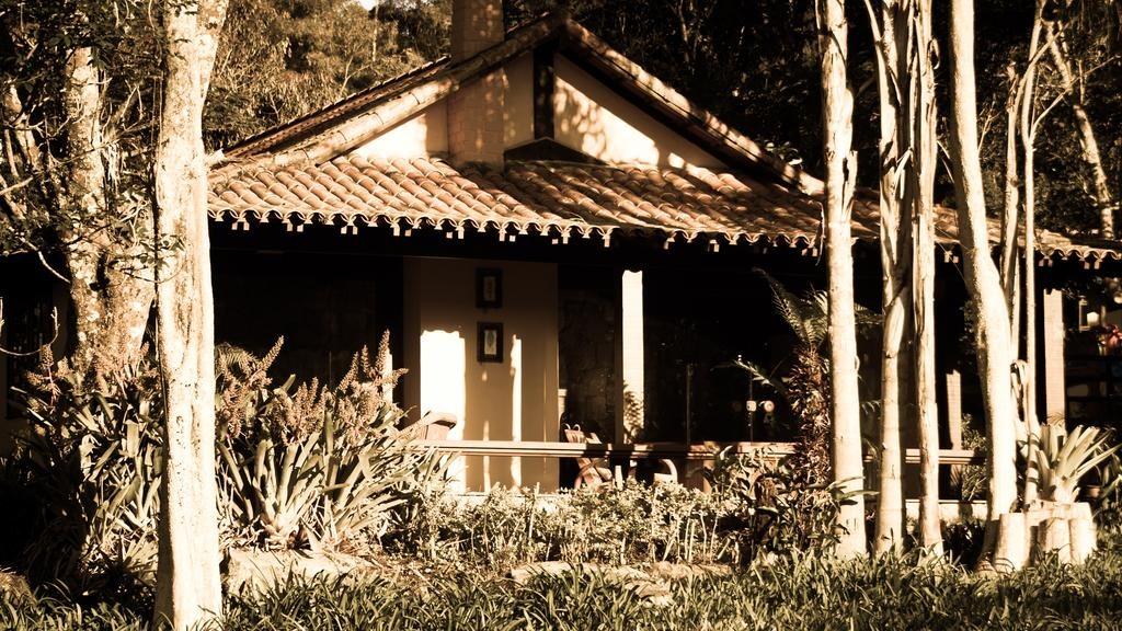 image-housing-carousel