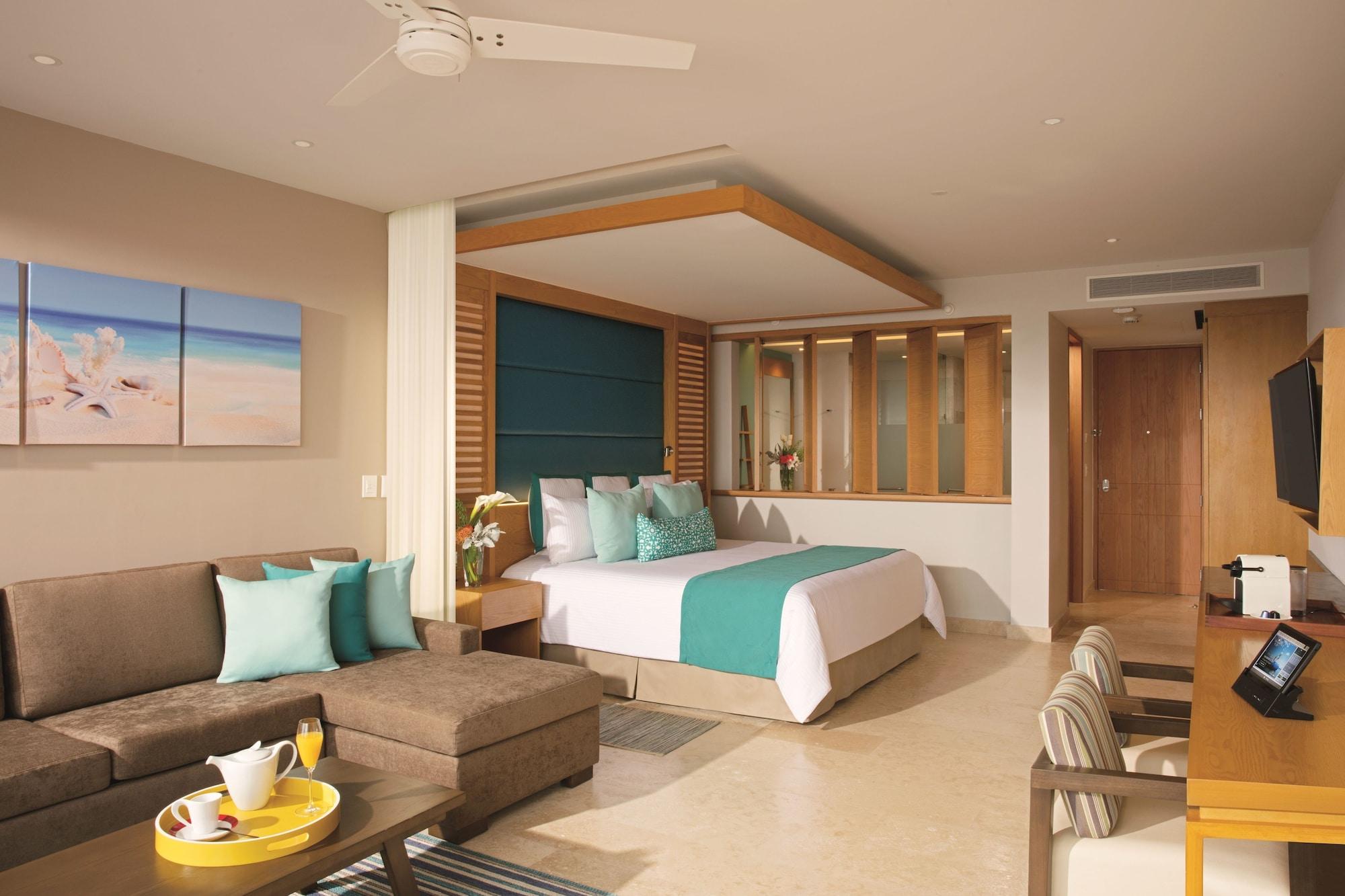 Junior Suite Partial Ocean View - King Bed