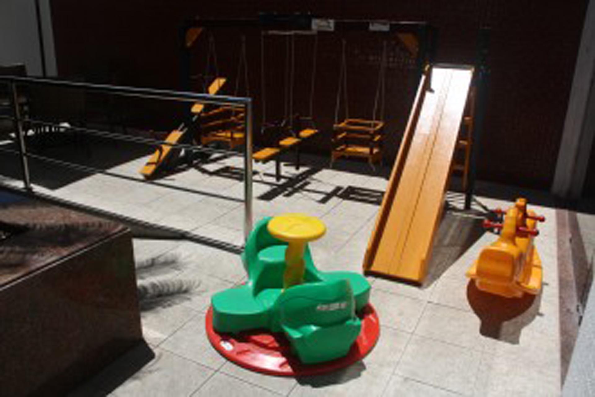 image-housing-carousel