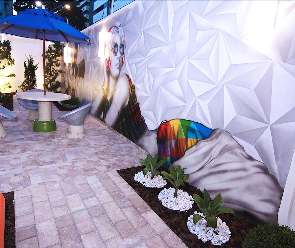 image-housing-carousel