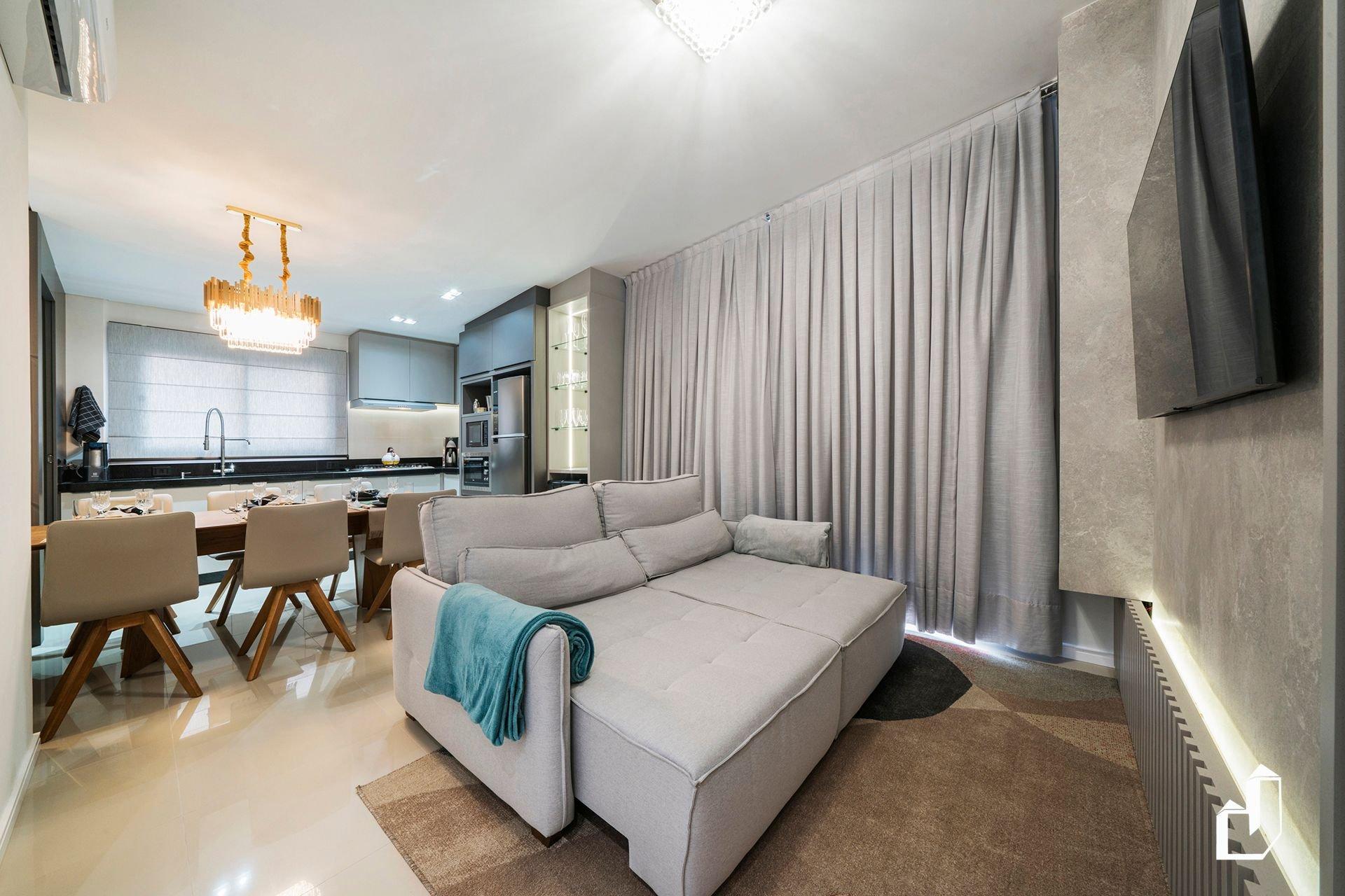 image-housing-carousel
