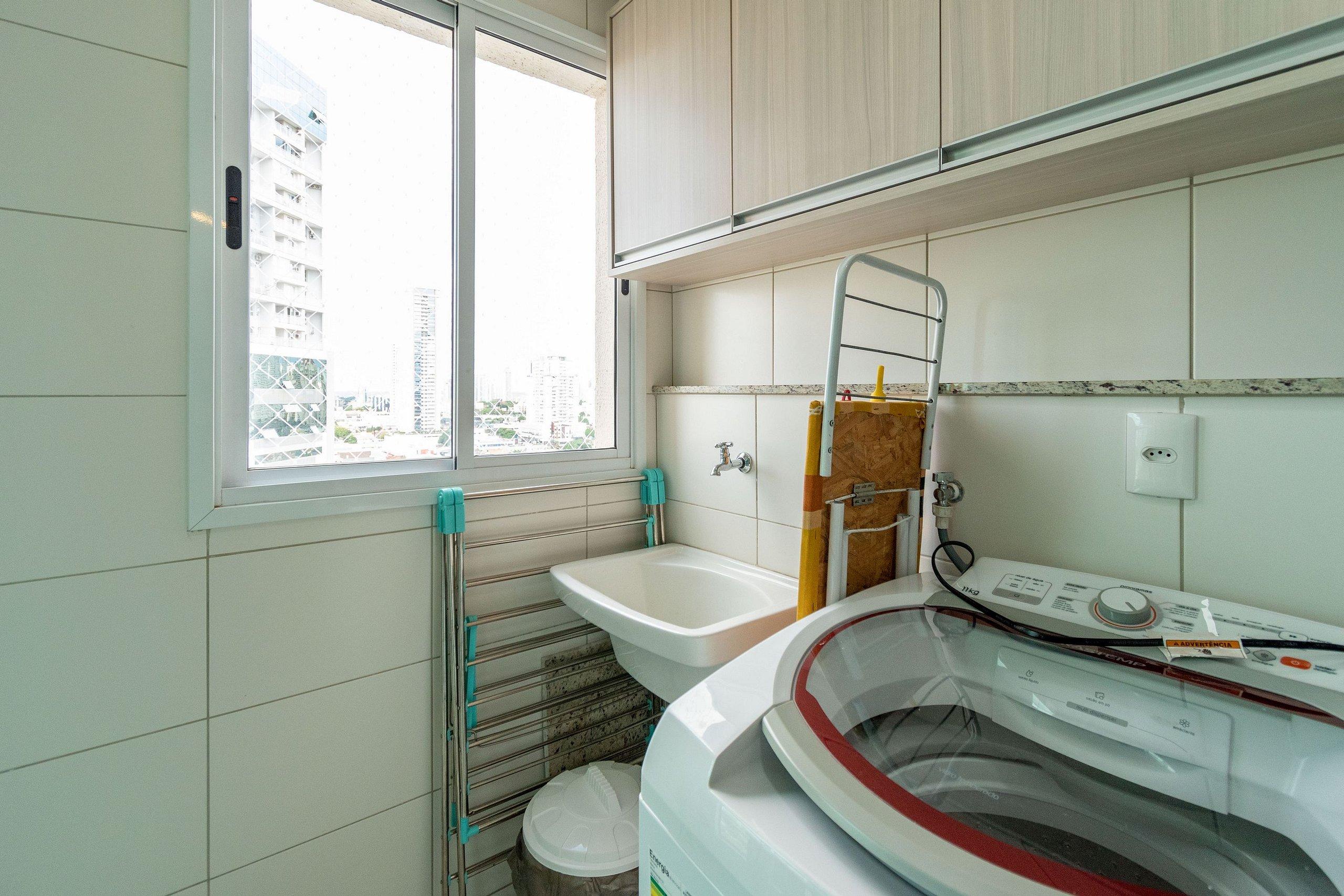 image-housing-carousel