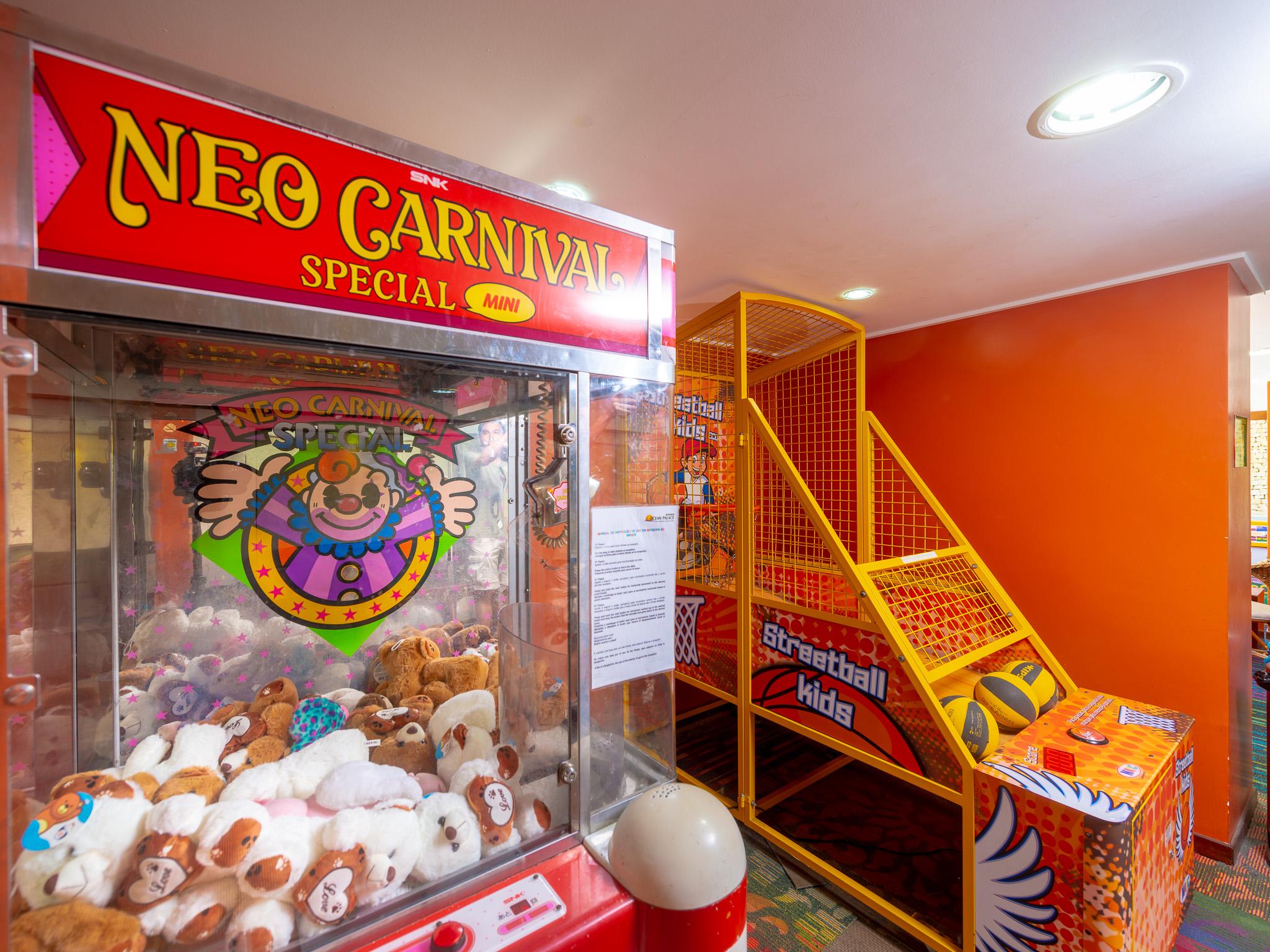 image-housing-carousel
