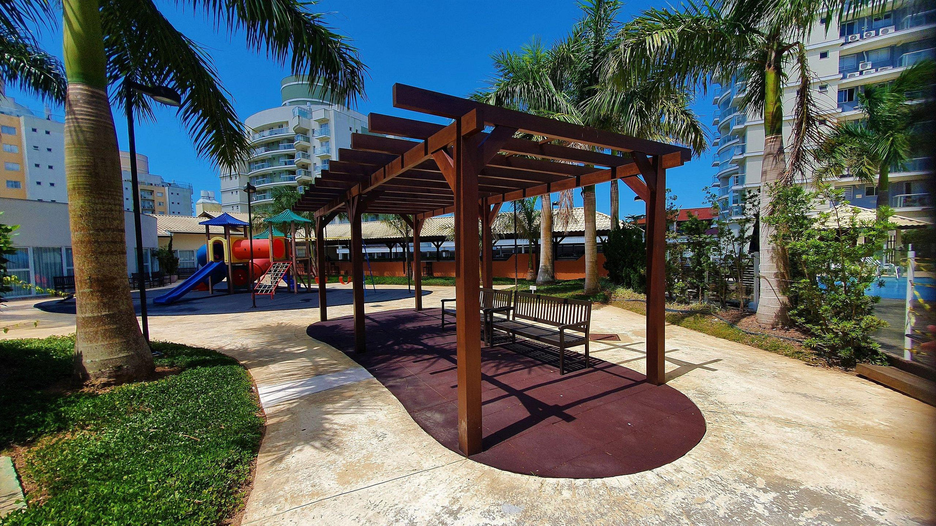 image-housing-carousel