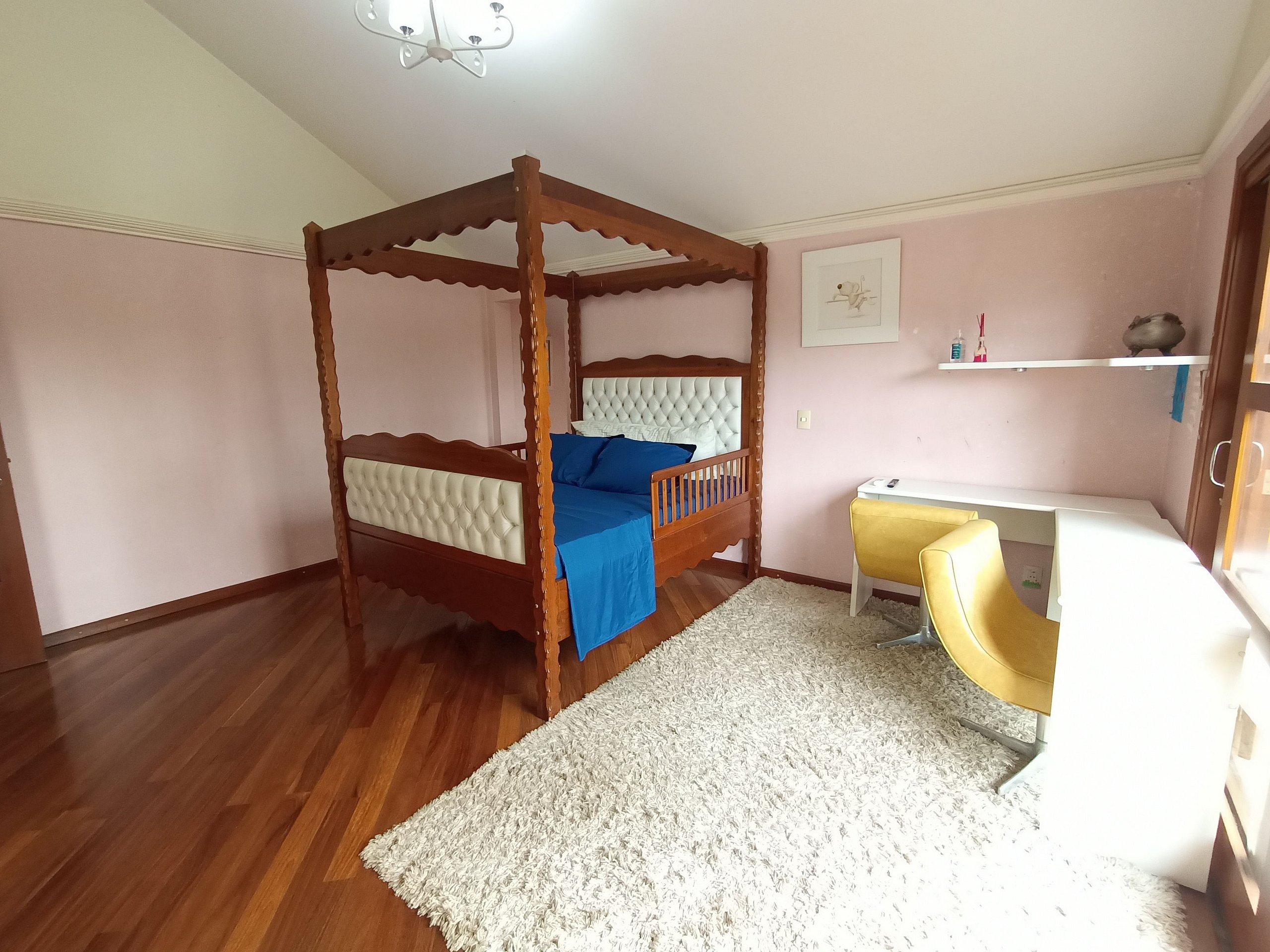 image-housing-carousel
