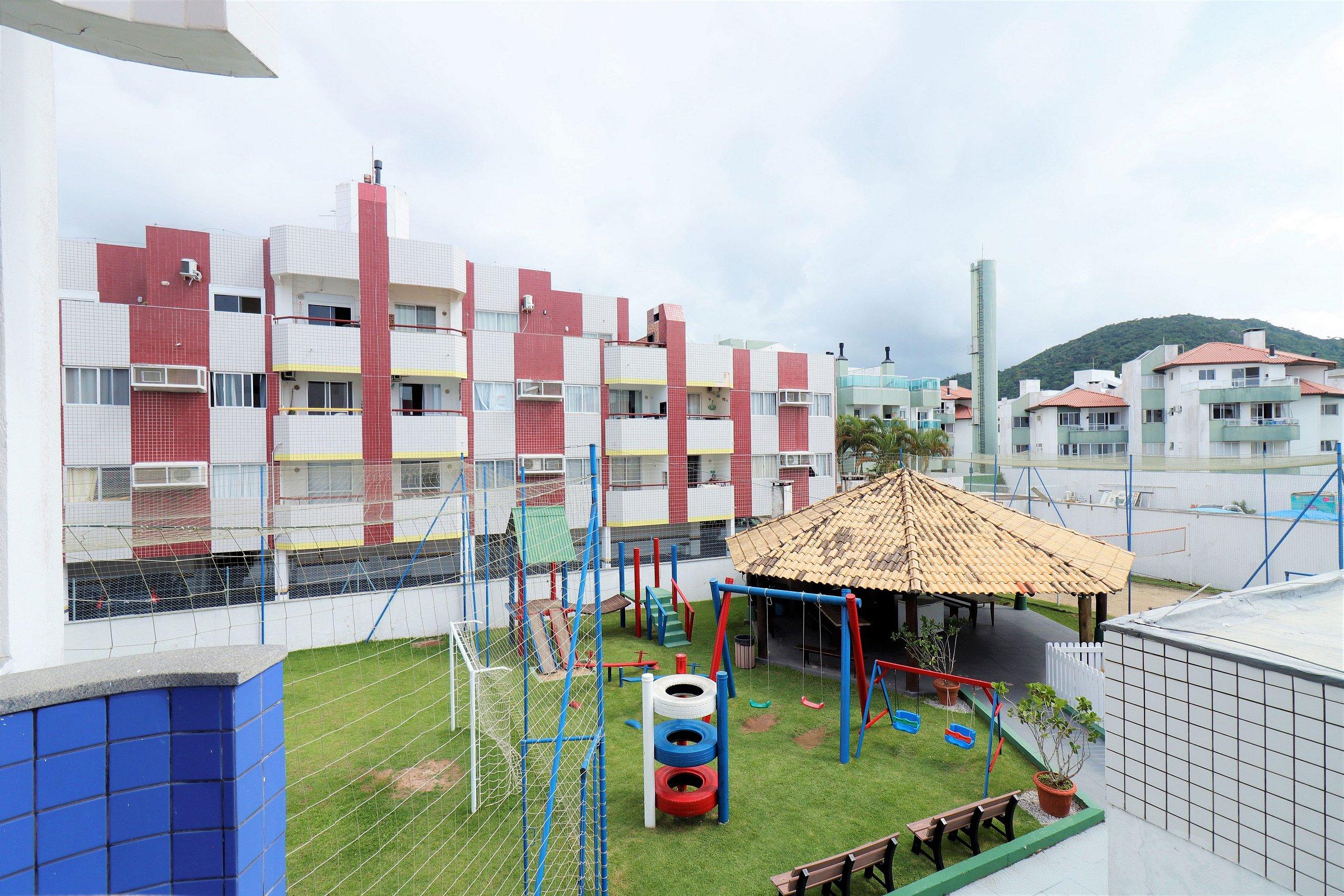 image-housing-carousel
