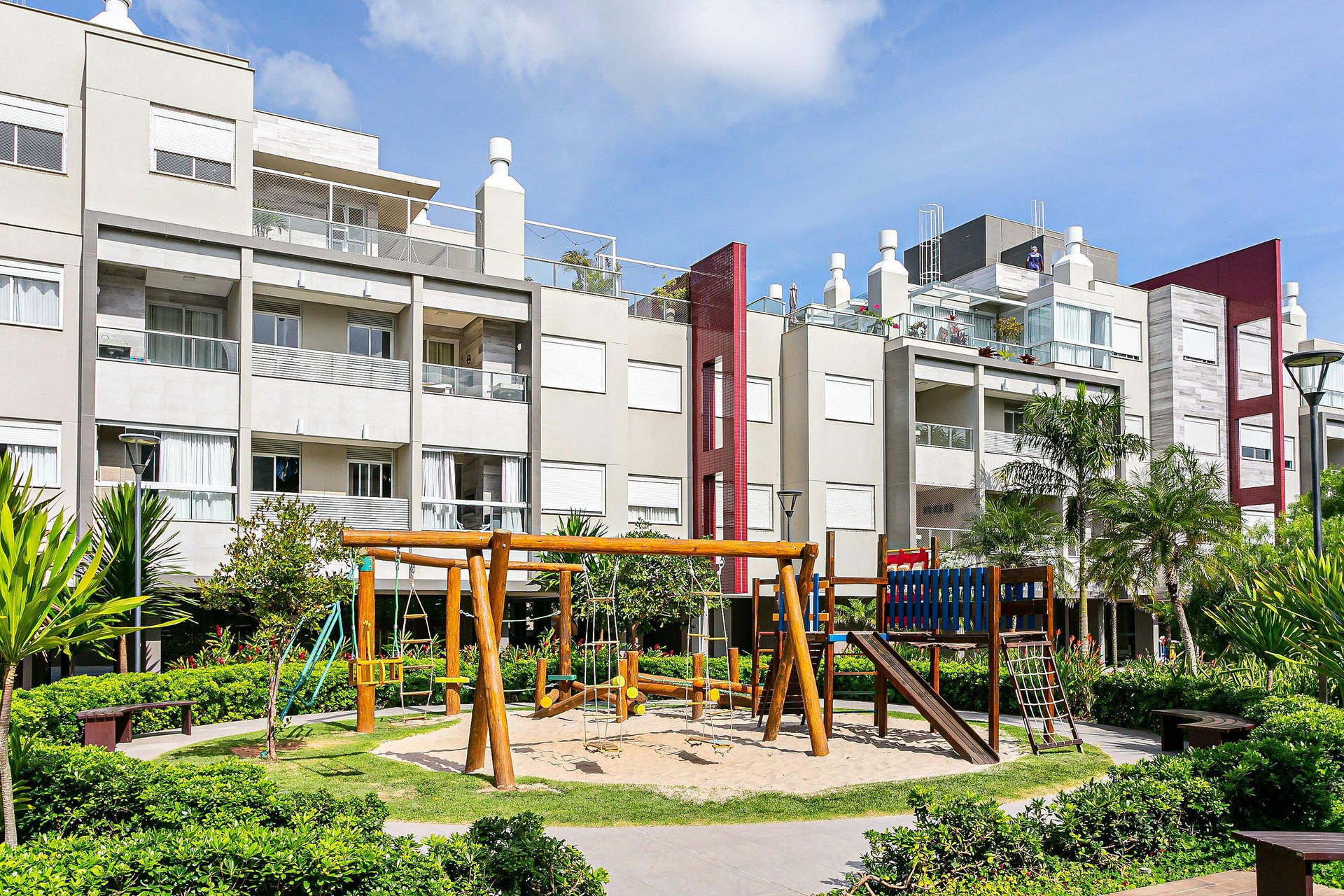 image-housing-carousel