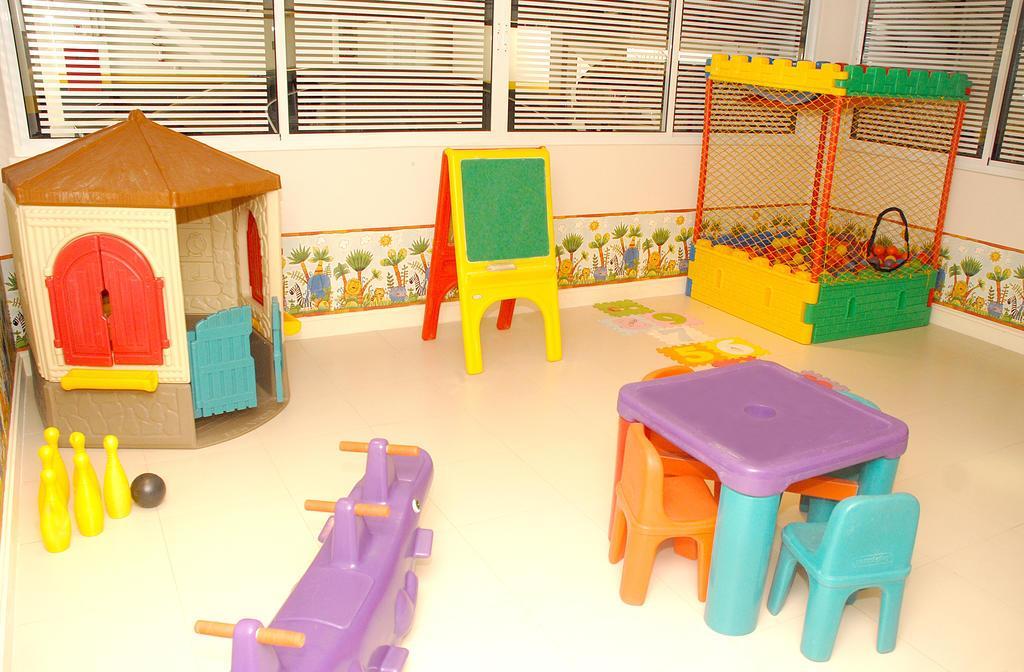 image-housing-carousel