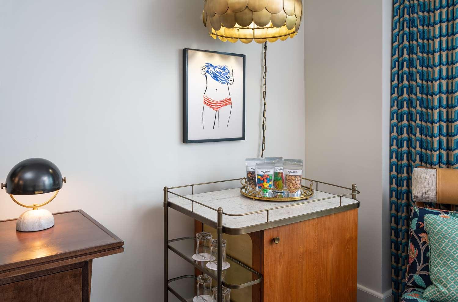 image-housing-carousel