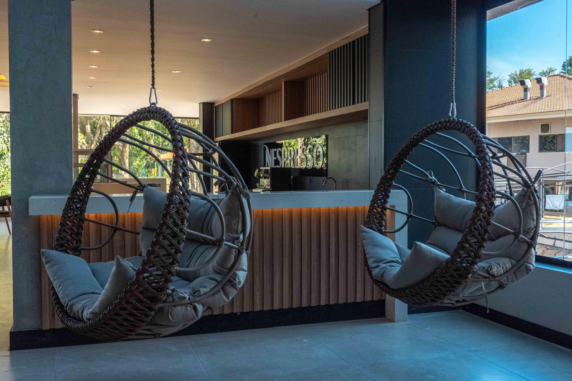 image-housing-carousel