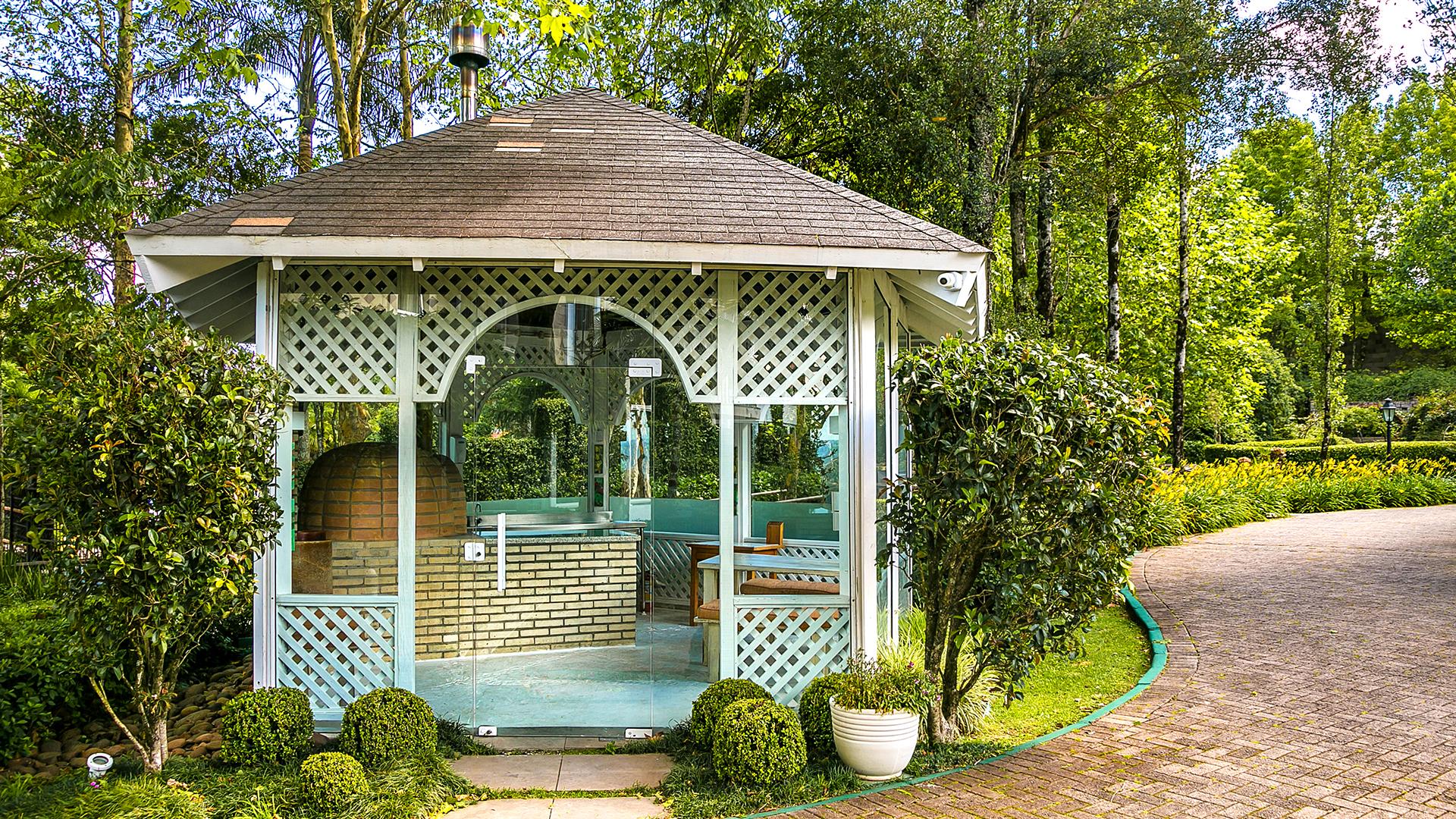 image-housing-carousel