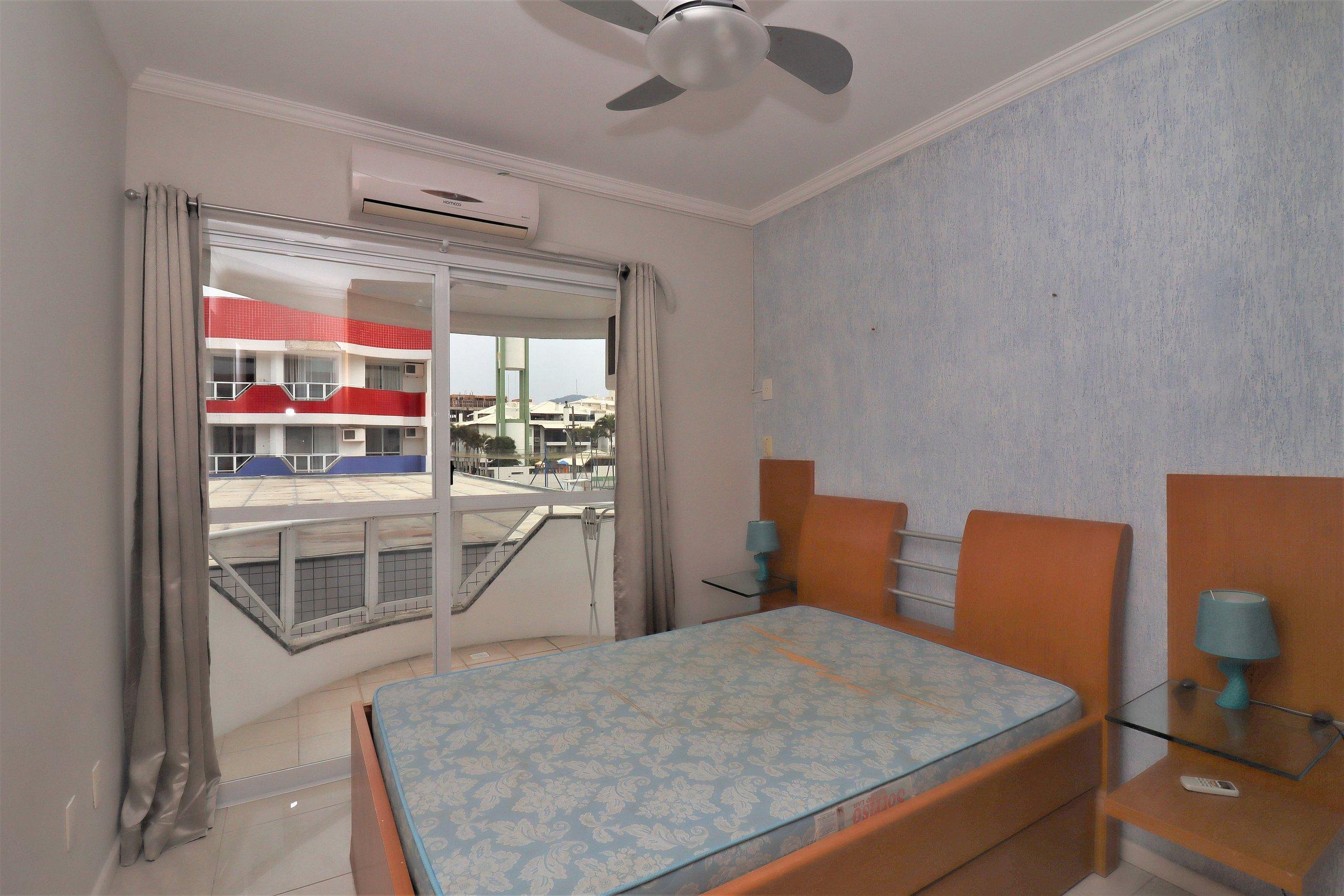 image-housing-carousel