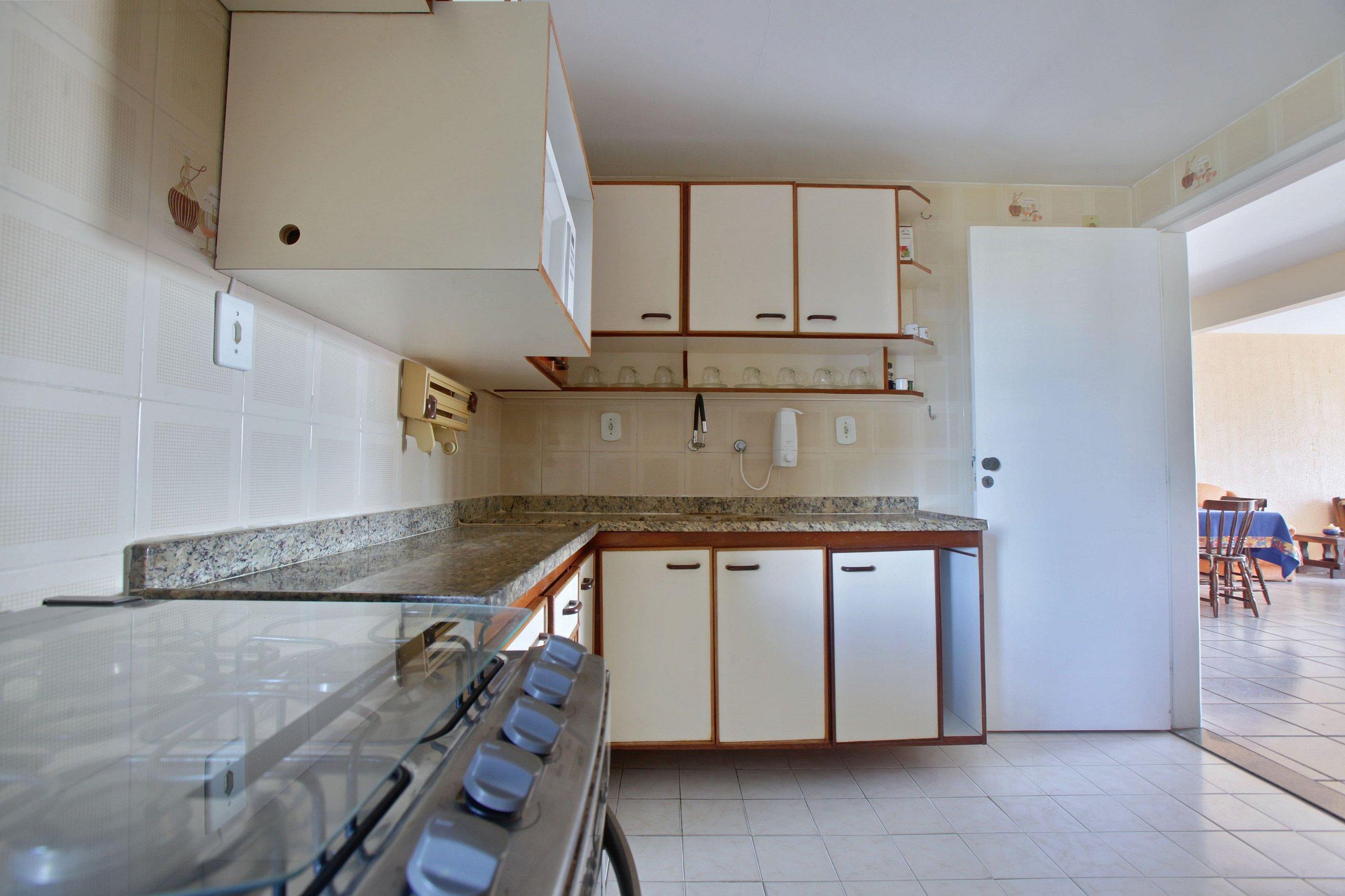 image-housing-carousel