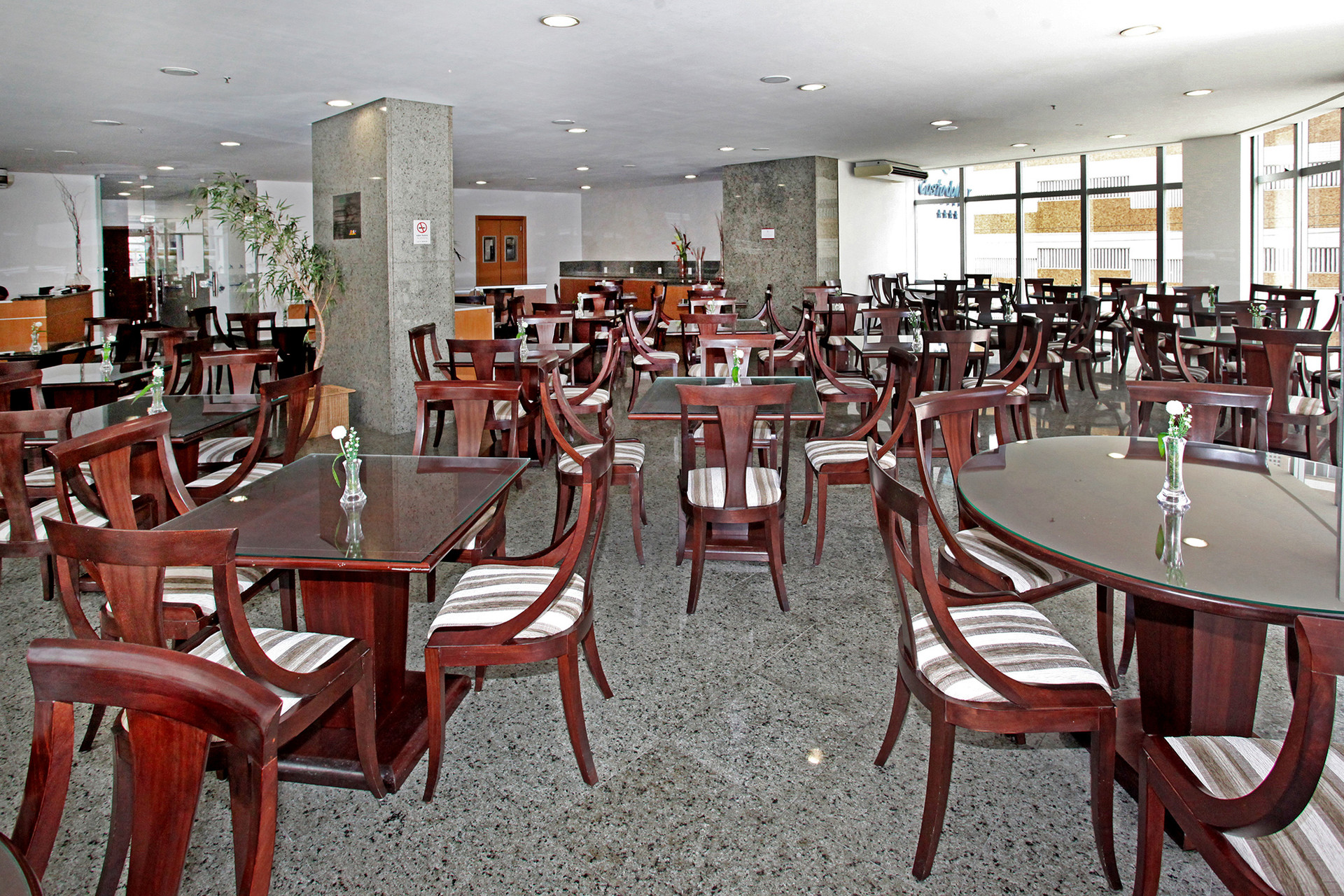 image-housing-carousel