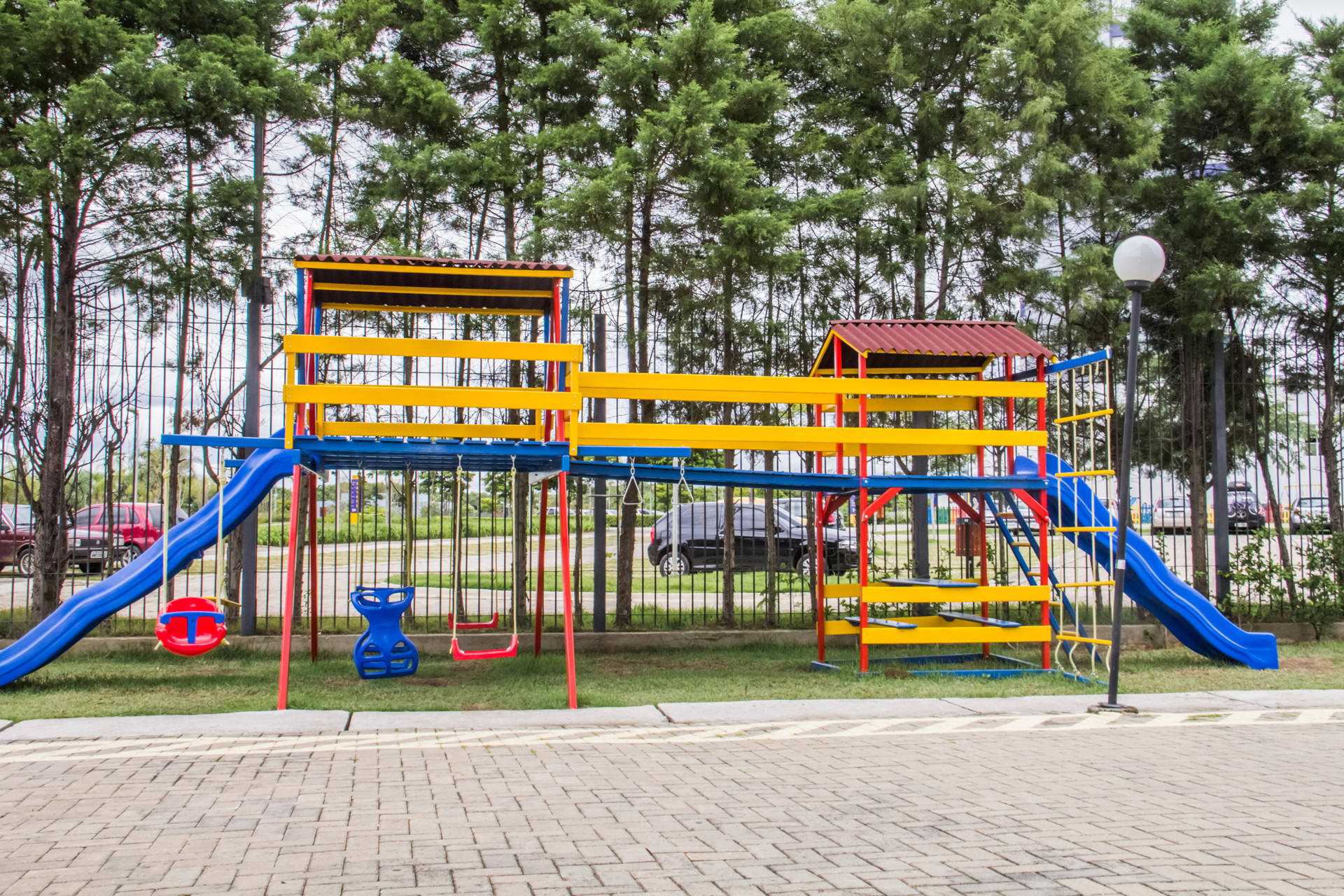 image-housing-carousel
