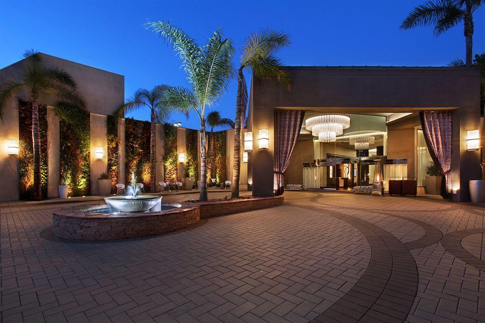 image-housing-carousel