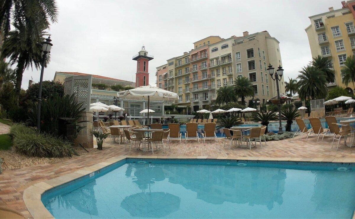image-housing-carousel