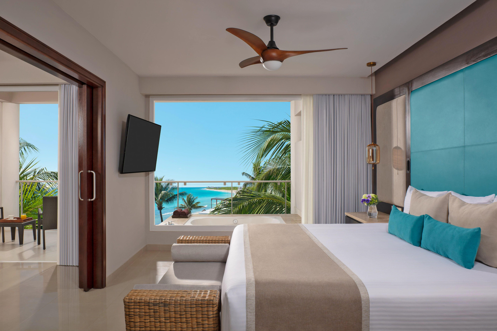 Suite Superior con Vista Parcial del Mar