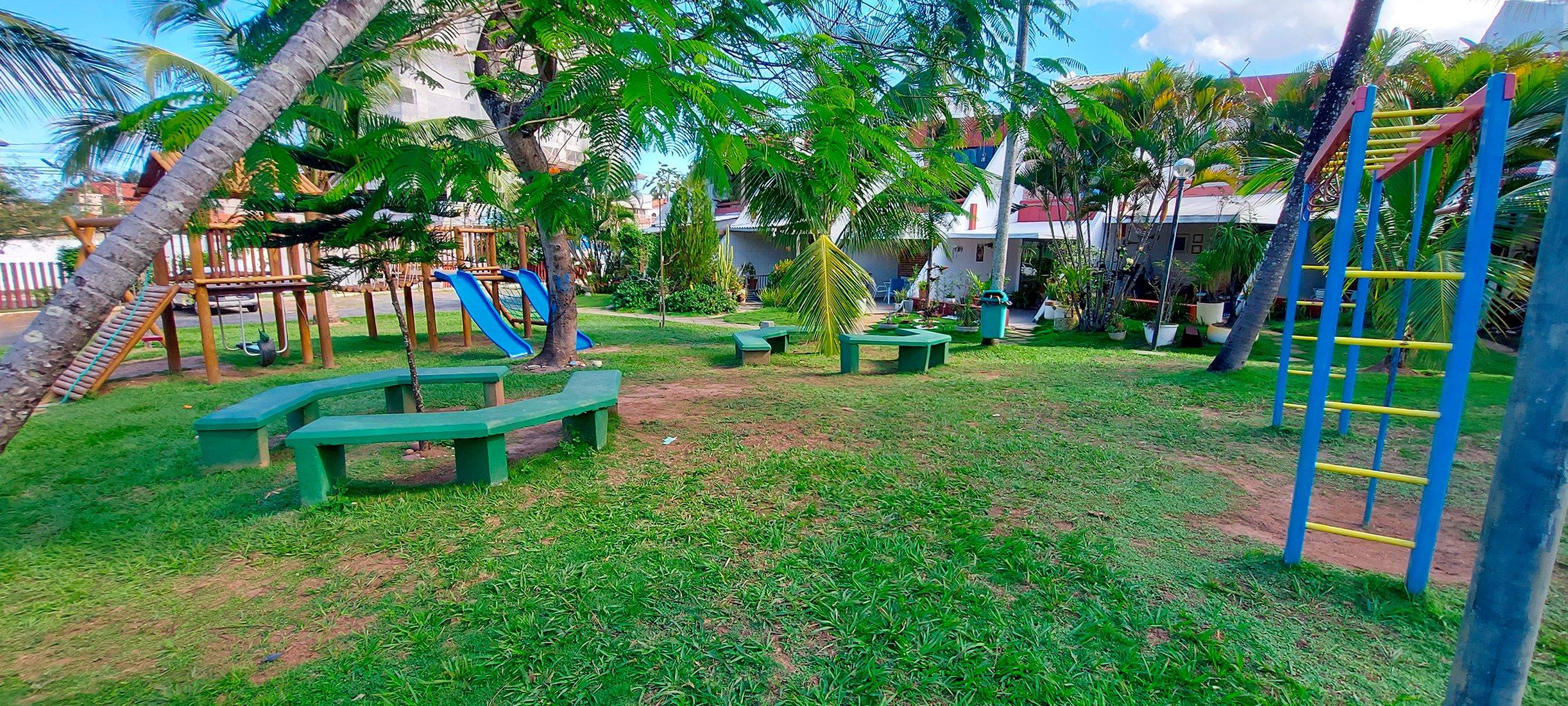 image-housing-carousel