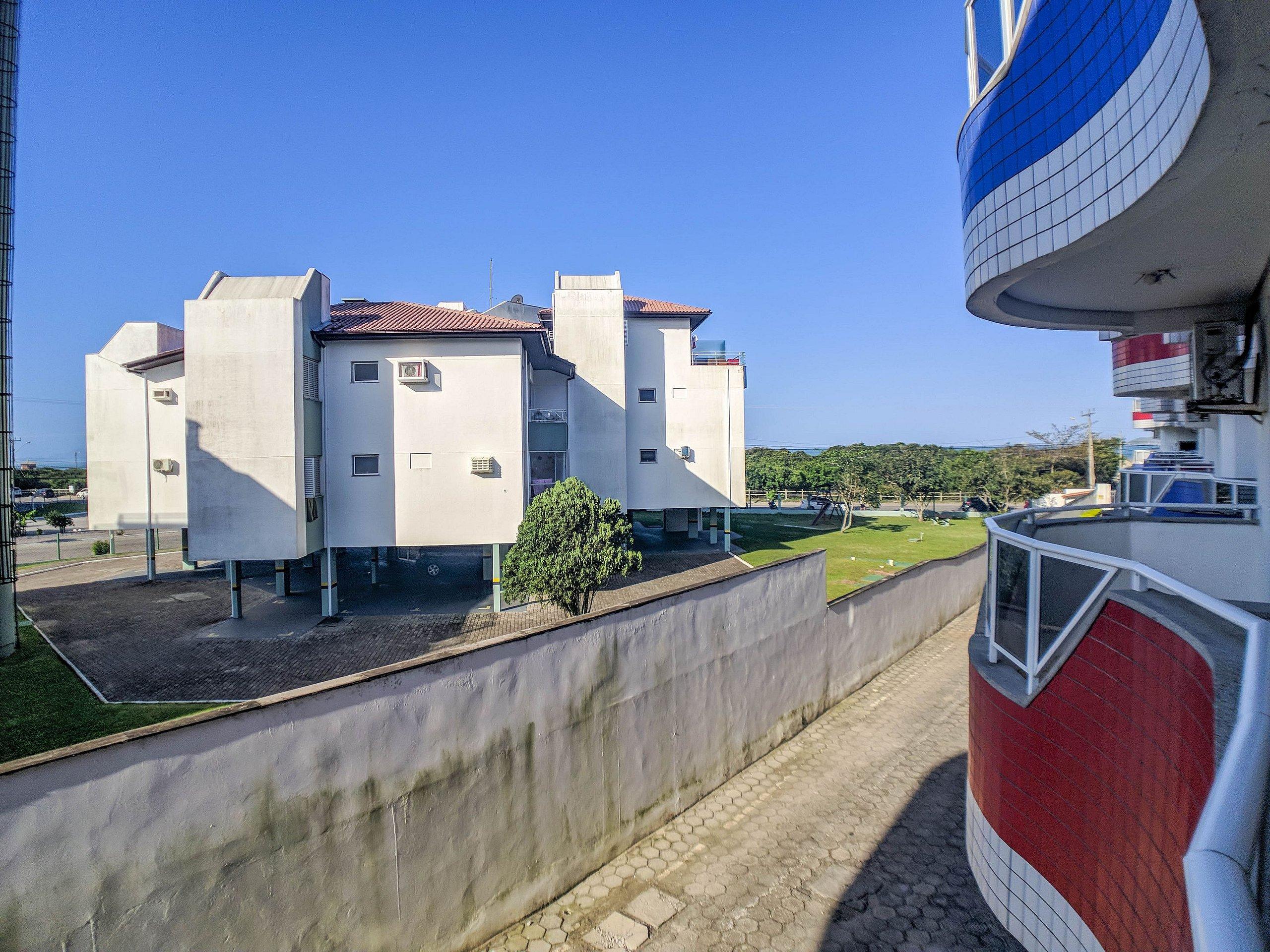 image-housing-carousel
