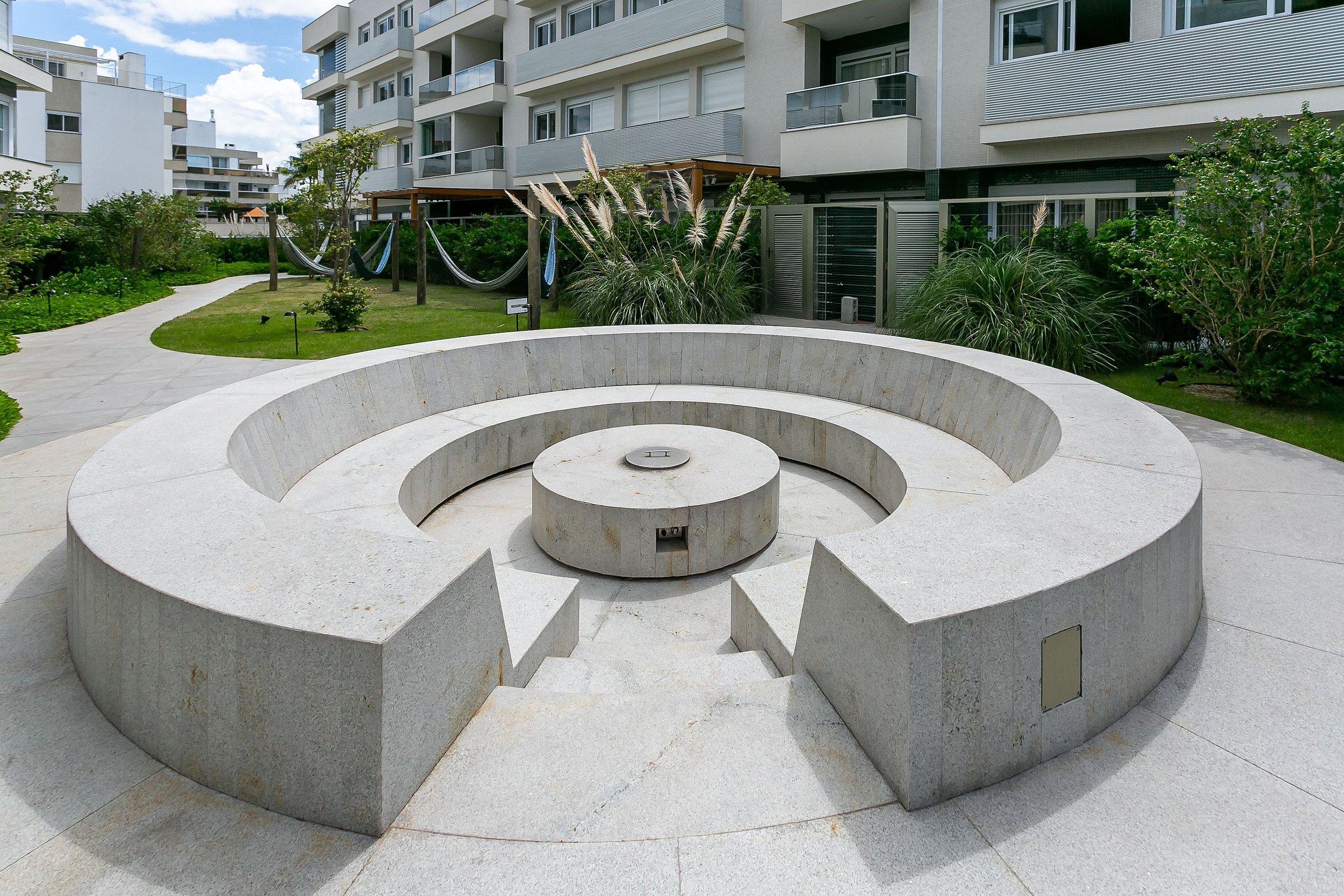 image-housing-carousel