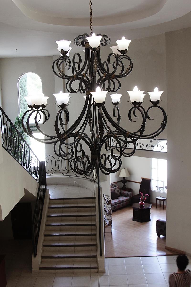 image-housing-carousel