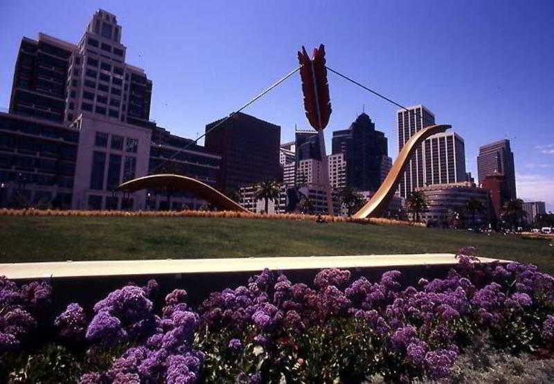 image-housing-carousel