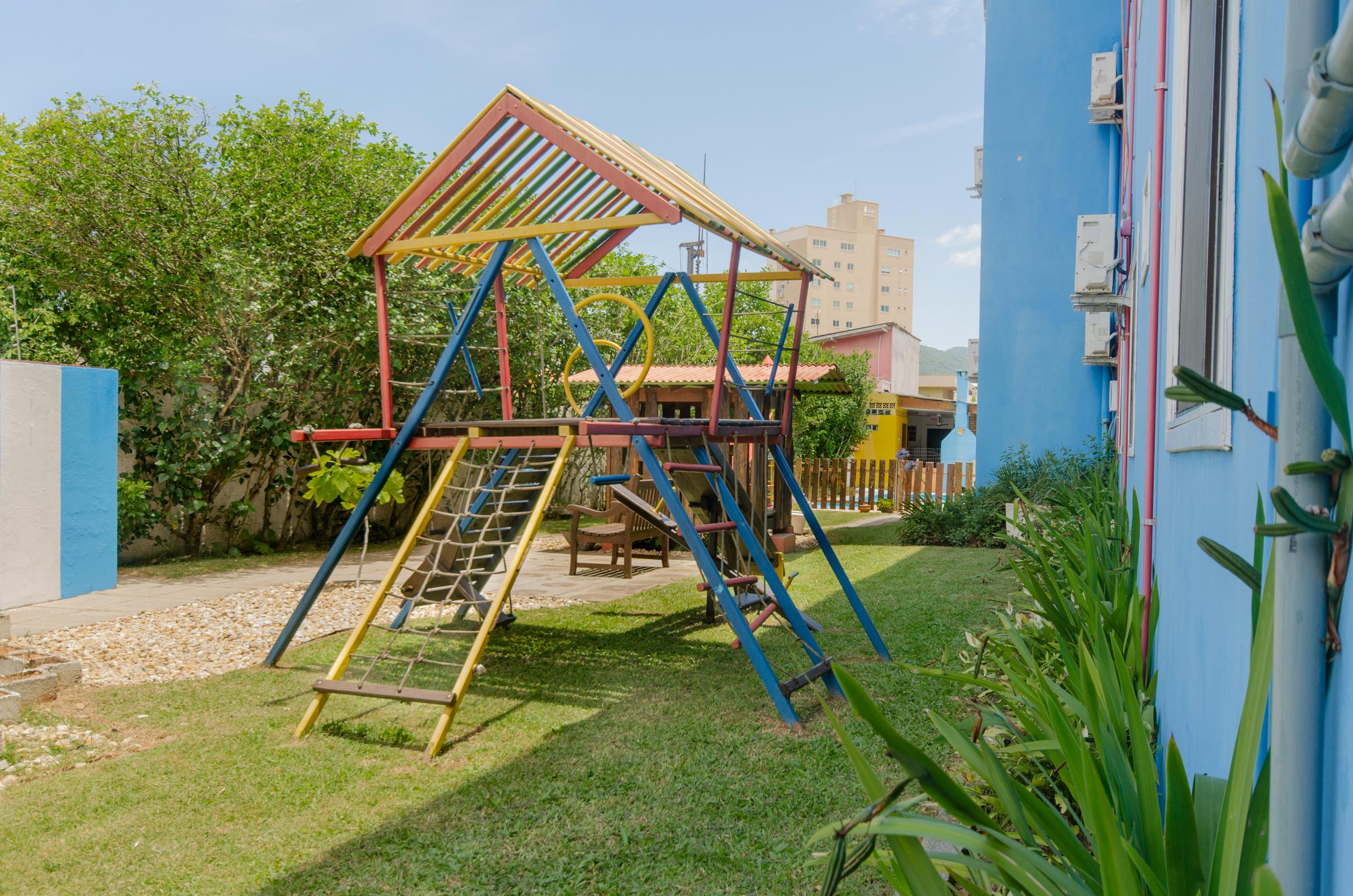 image-housing-carousel