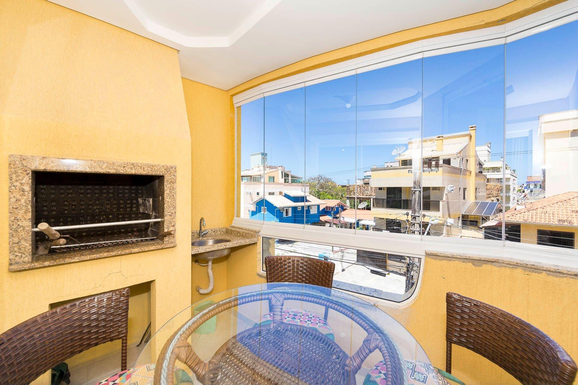 image-housing-carousel