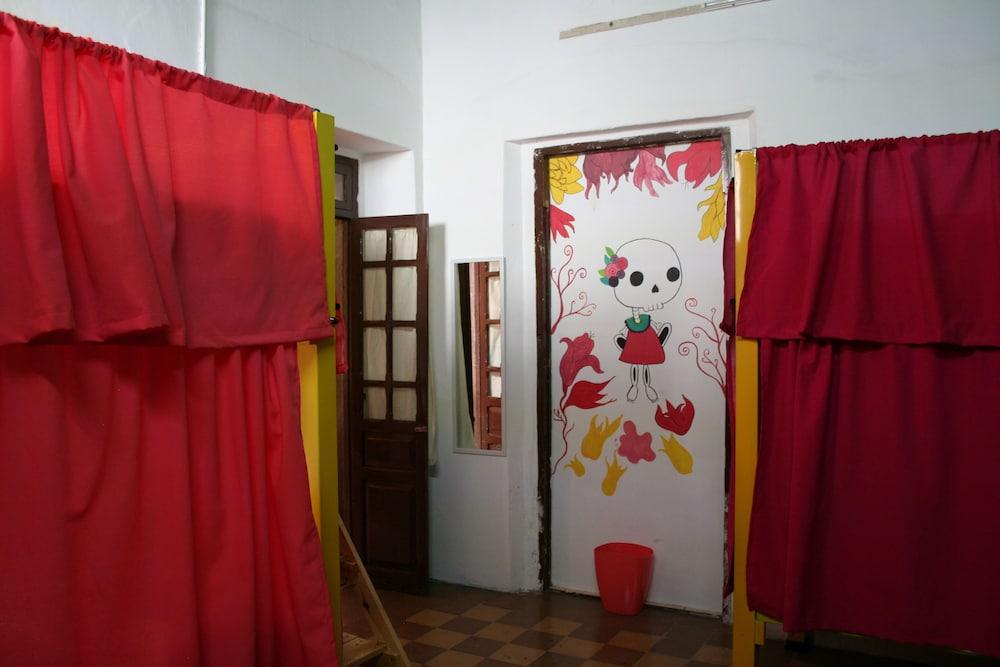 image-housing-carousel