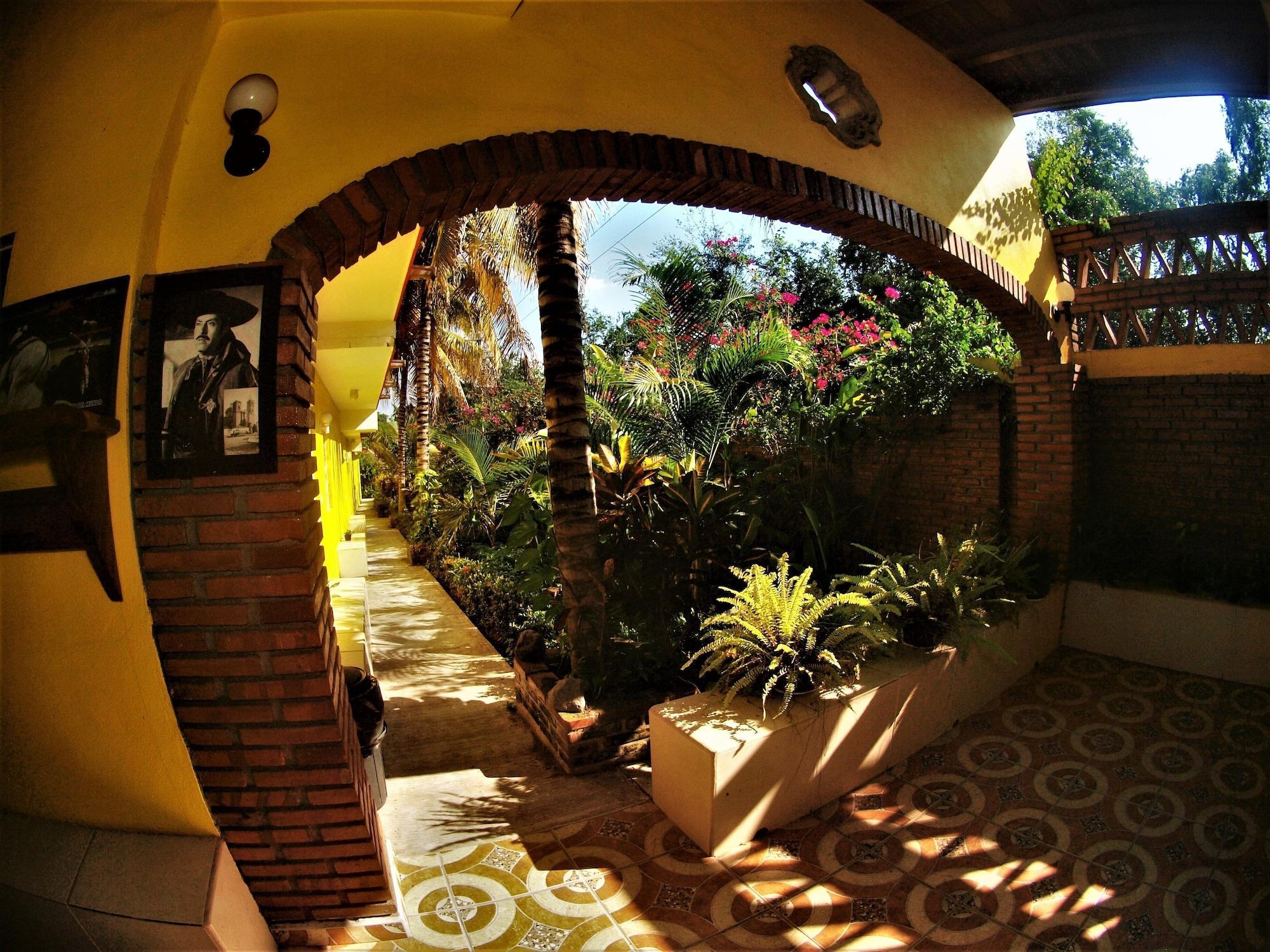 image-housing-carousel