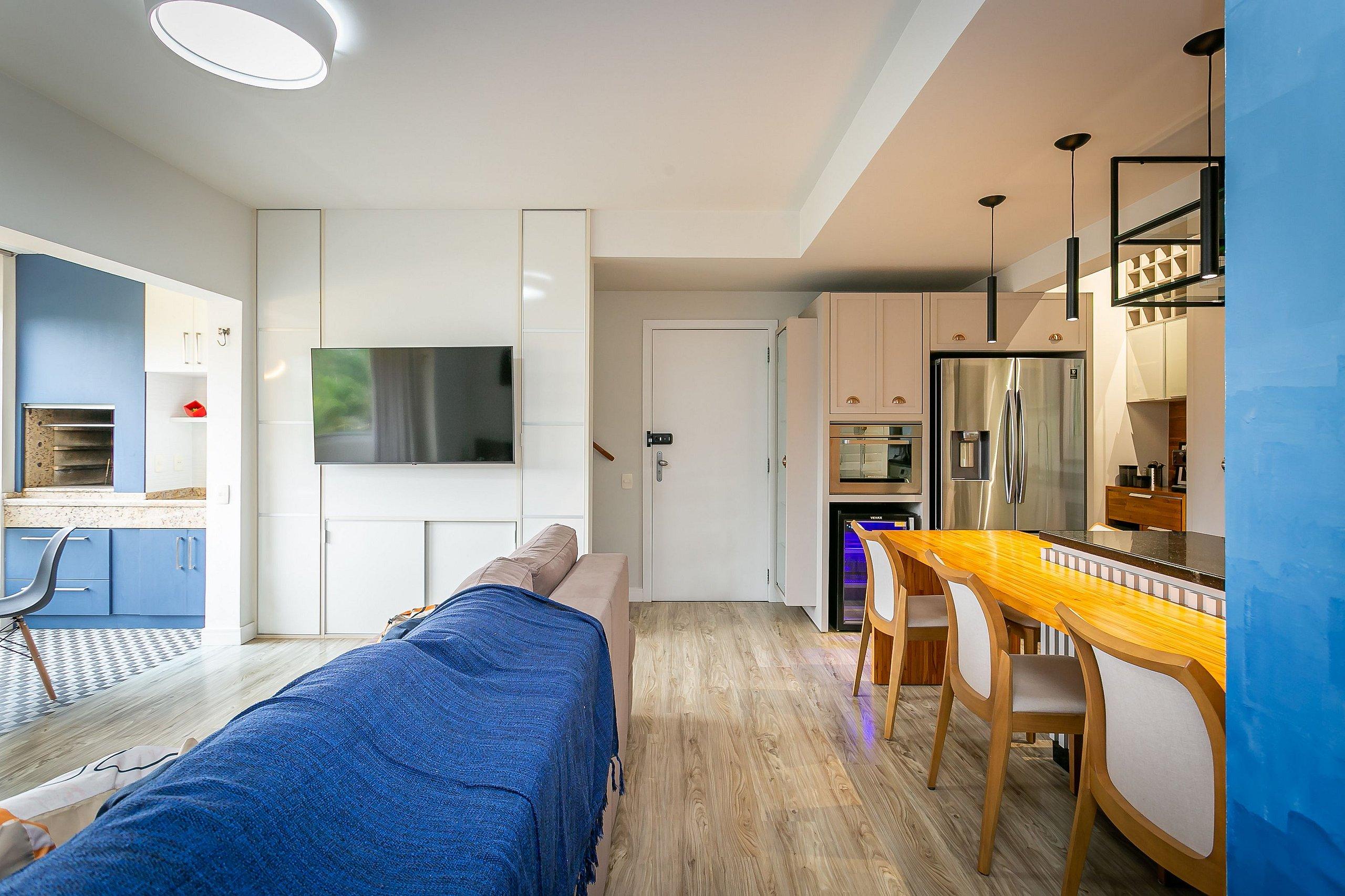 image-housing-carousel
