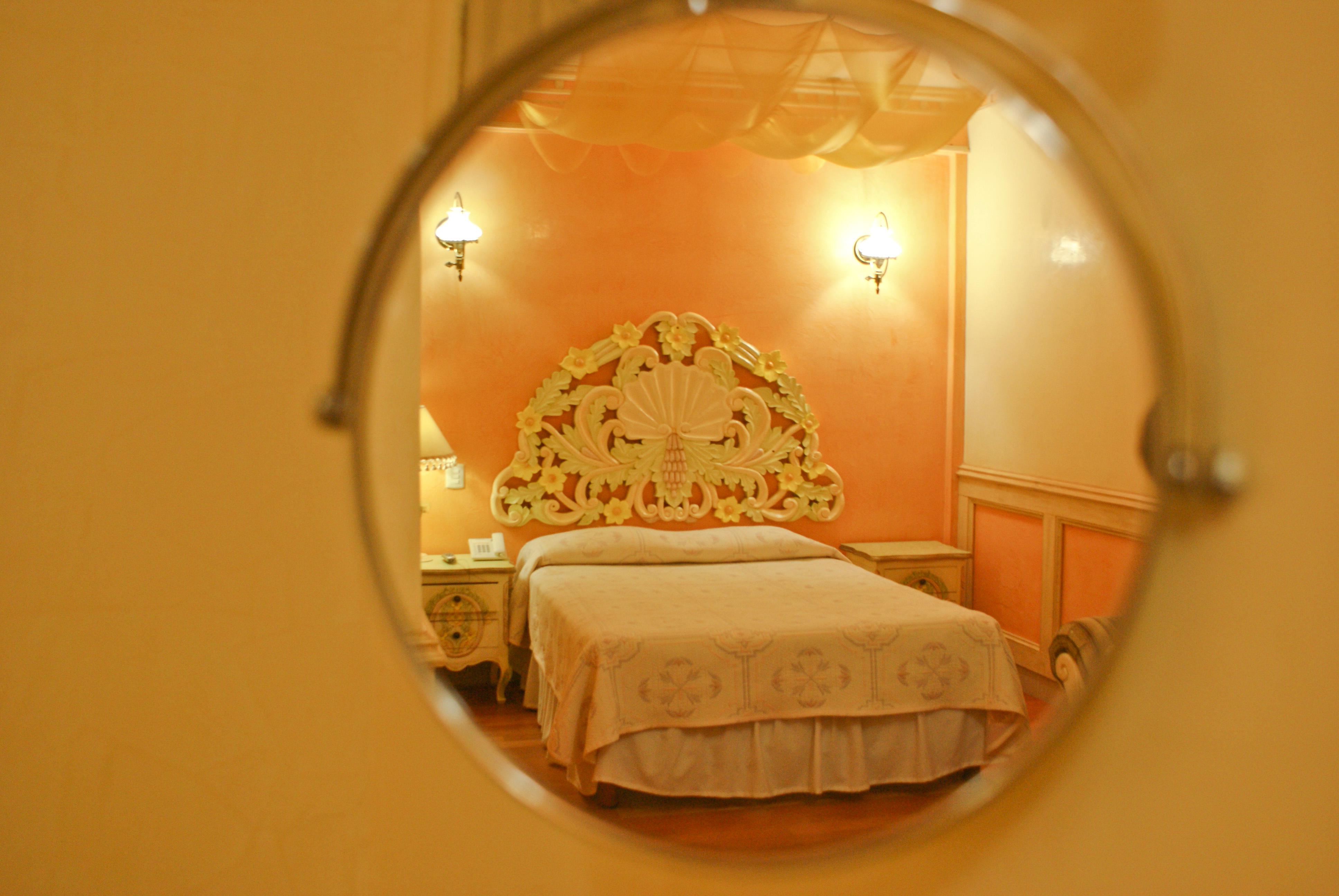 image-housing-carousel
