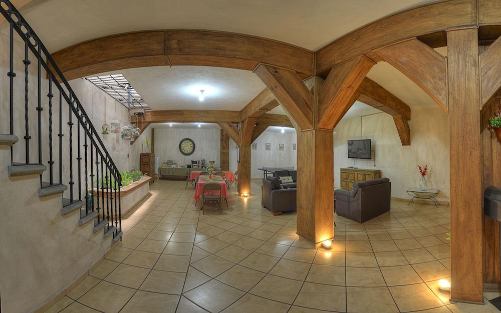 image-housing-carousel