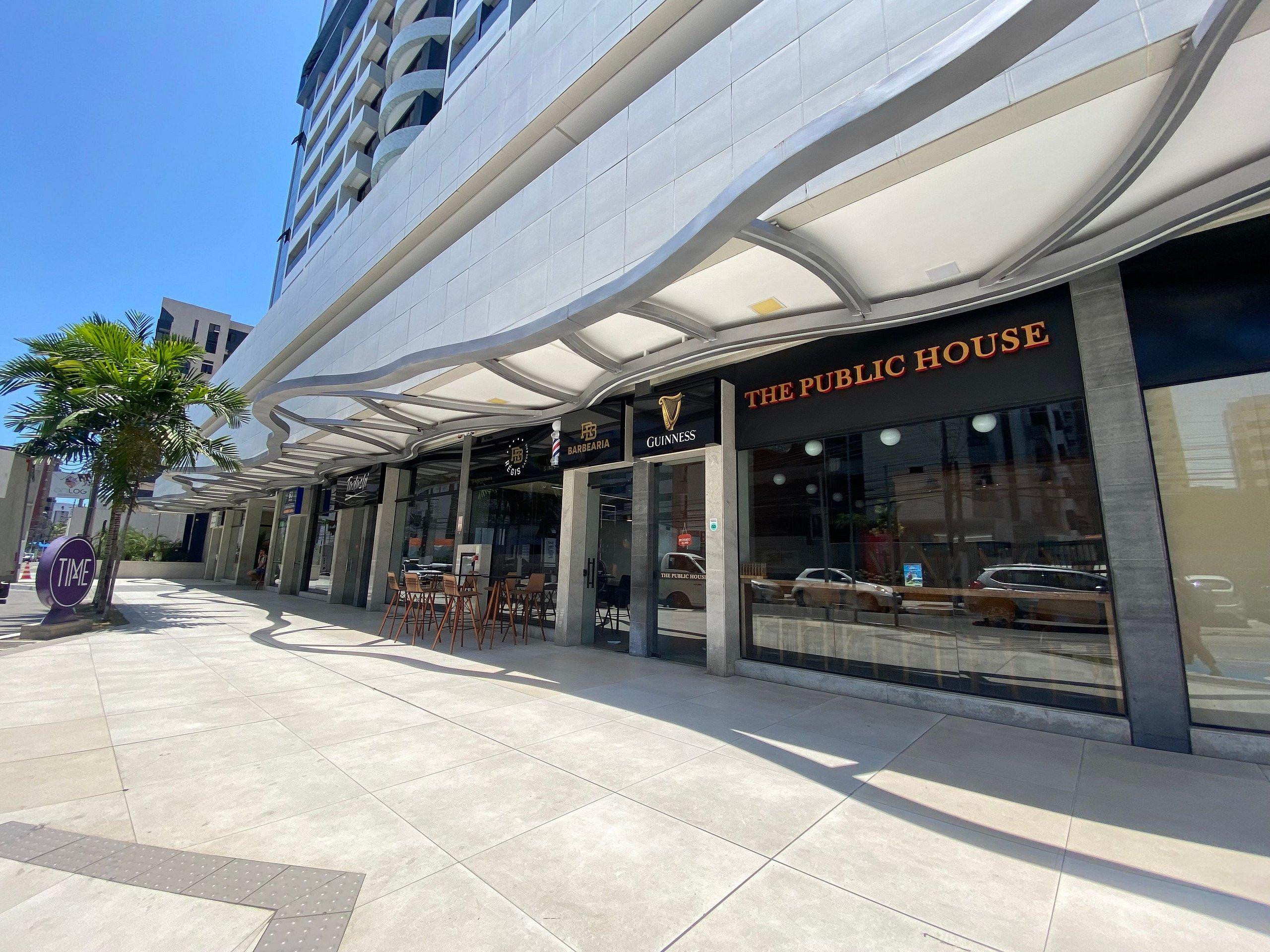 image-housing-carousel