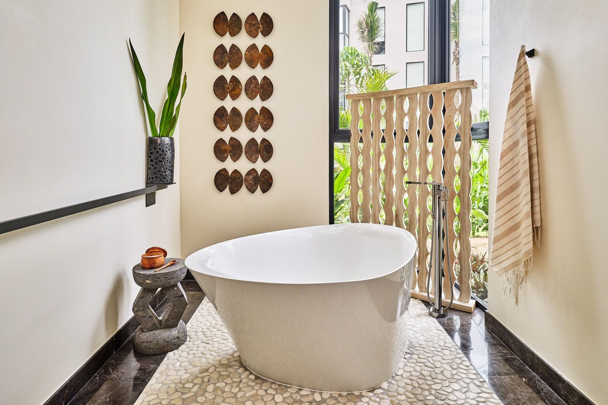 Suite (Garden Suite with Plunge Pool)