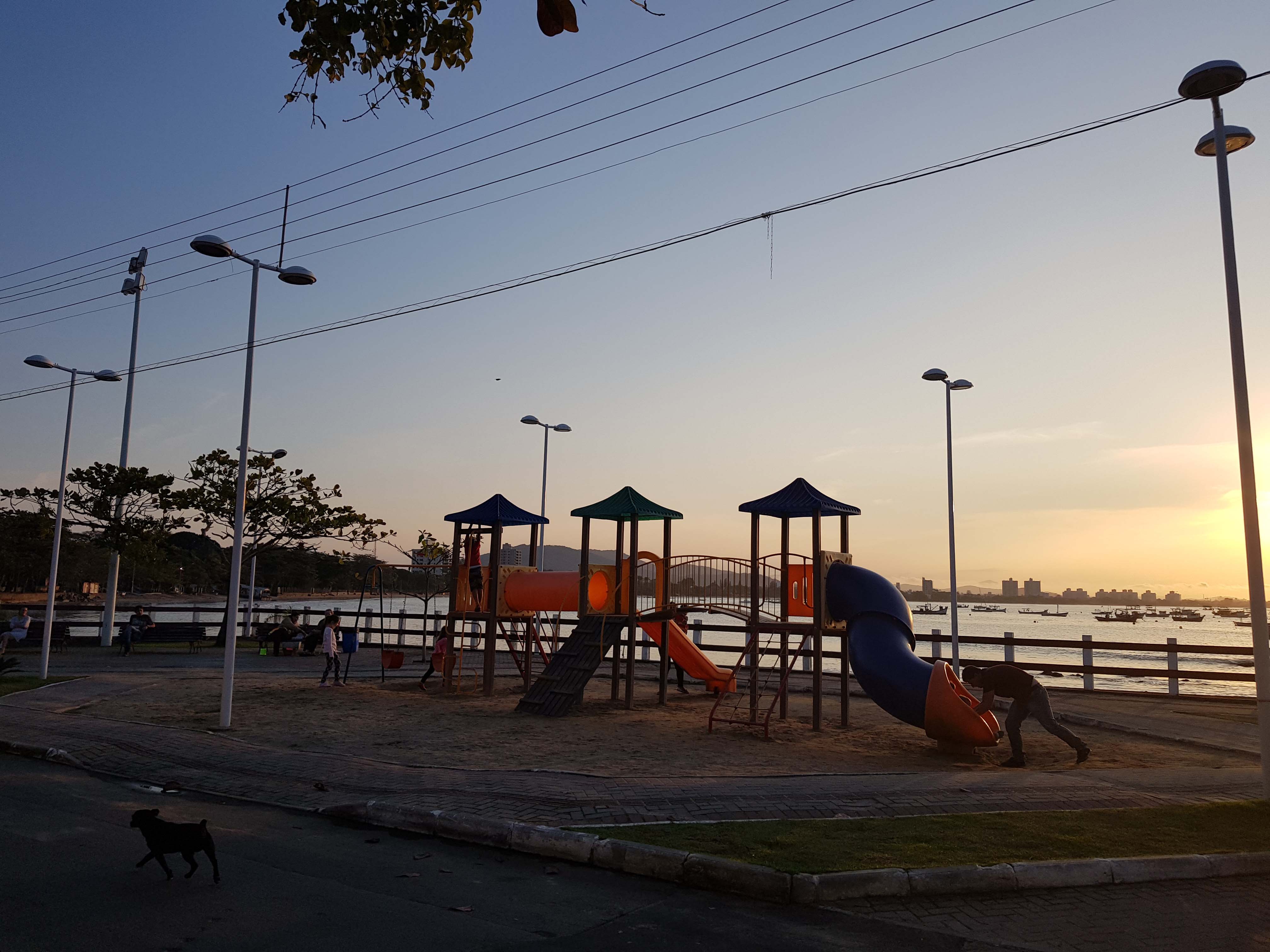 image-housing-carousel