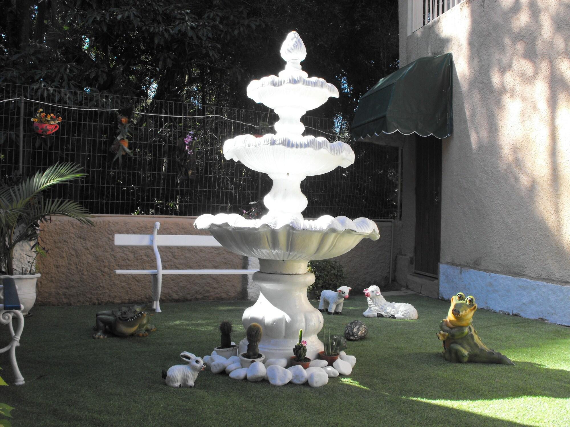 image-housing-carousel
