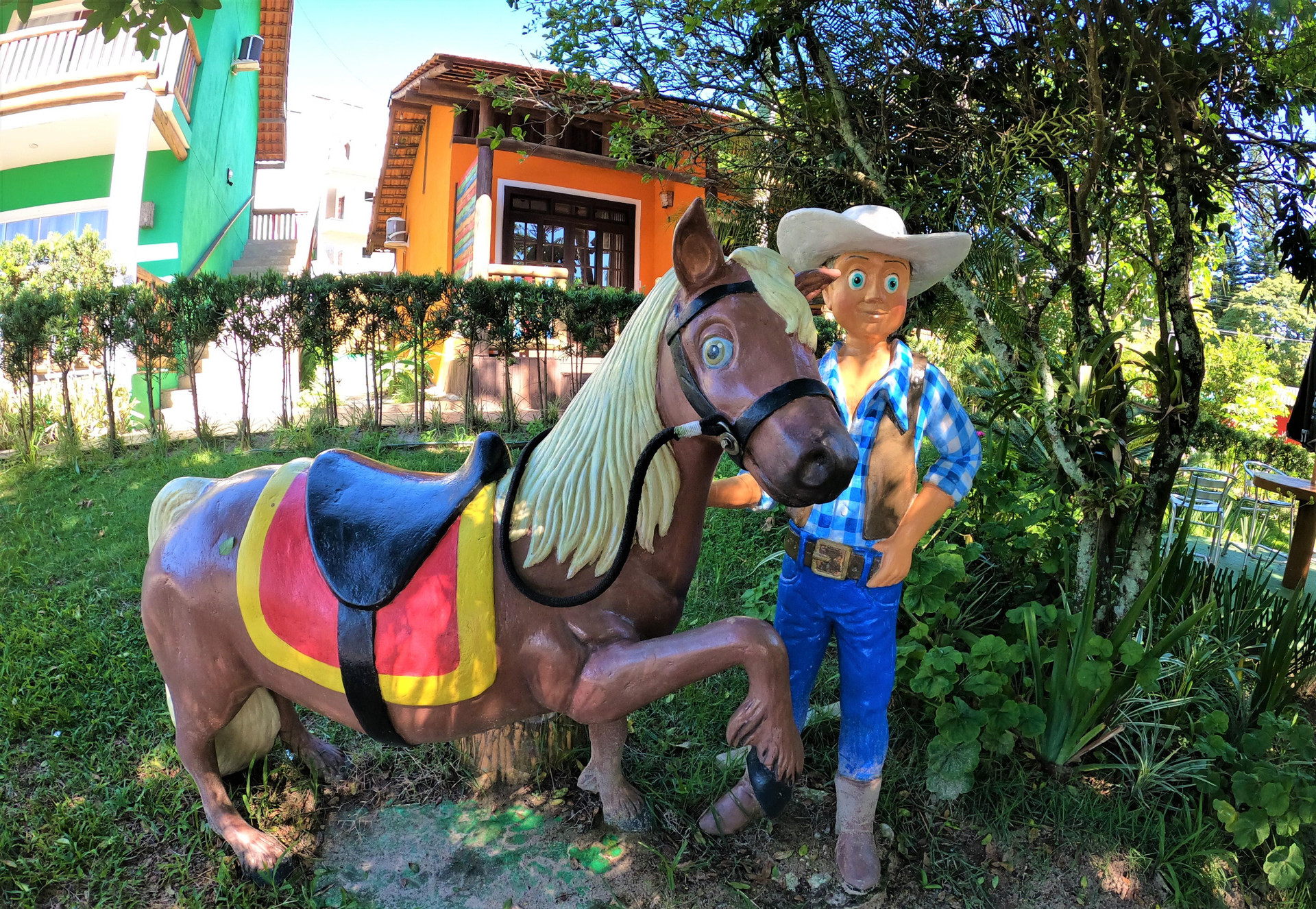 image-housing-carousel